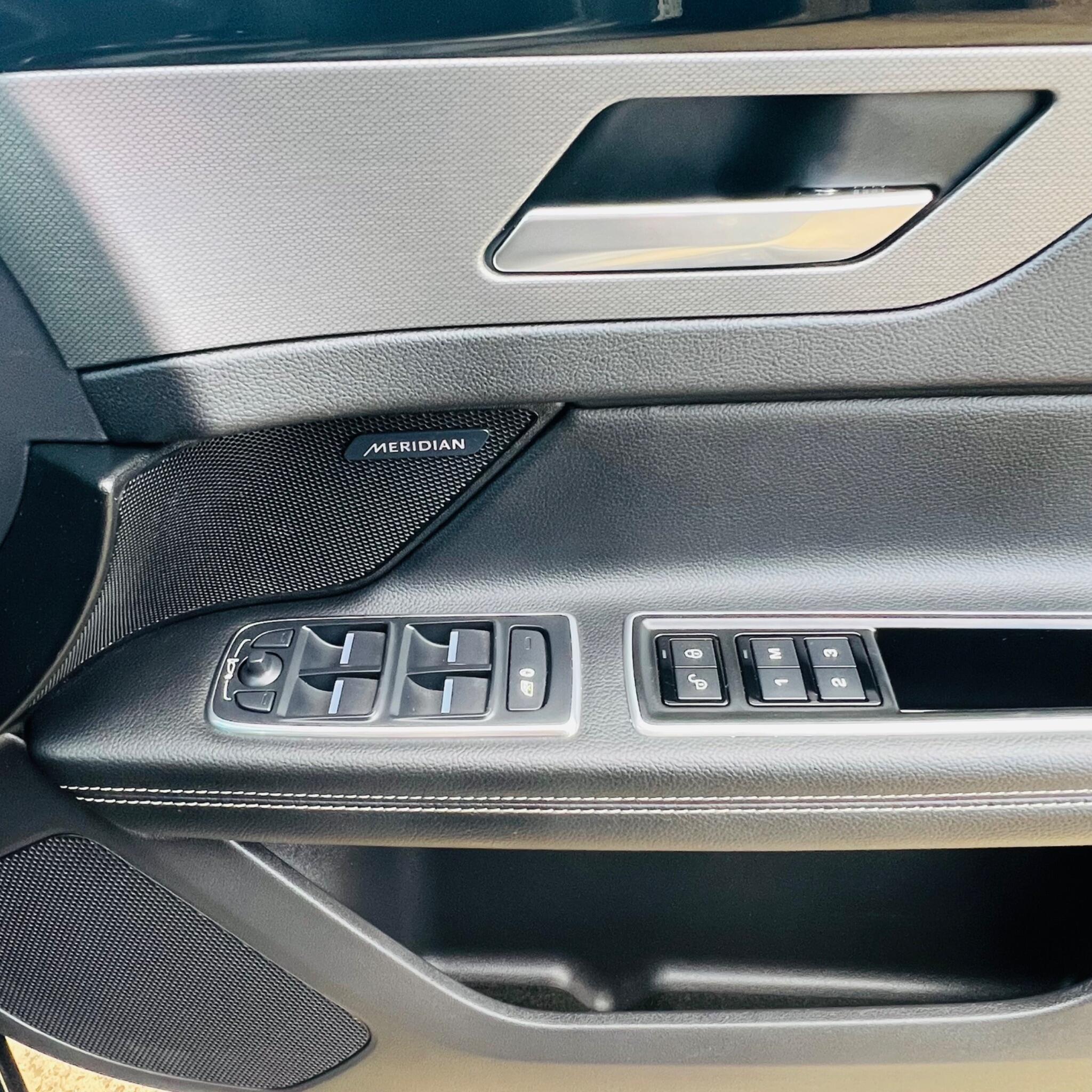 Jaguar XF view 11