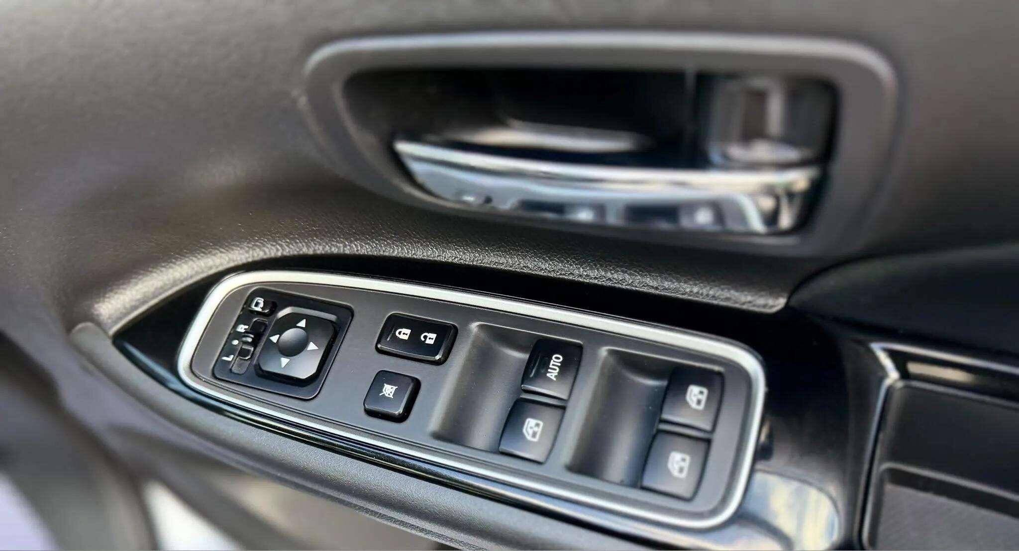 Mitsubishi Outlander view 42