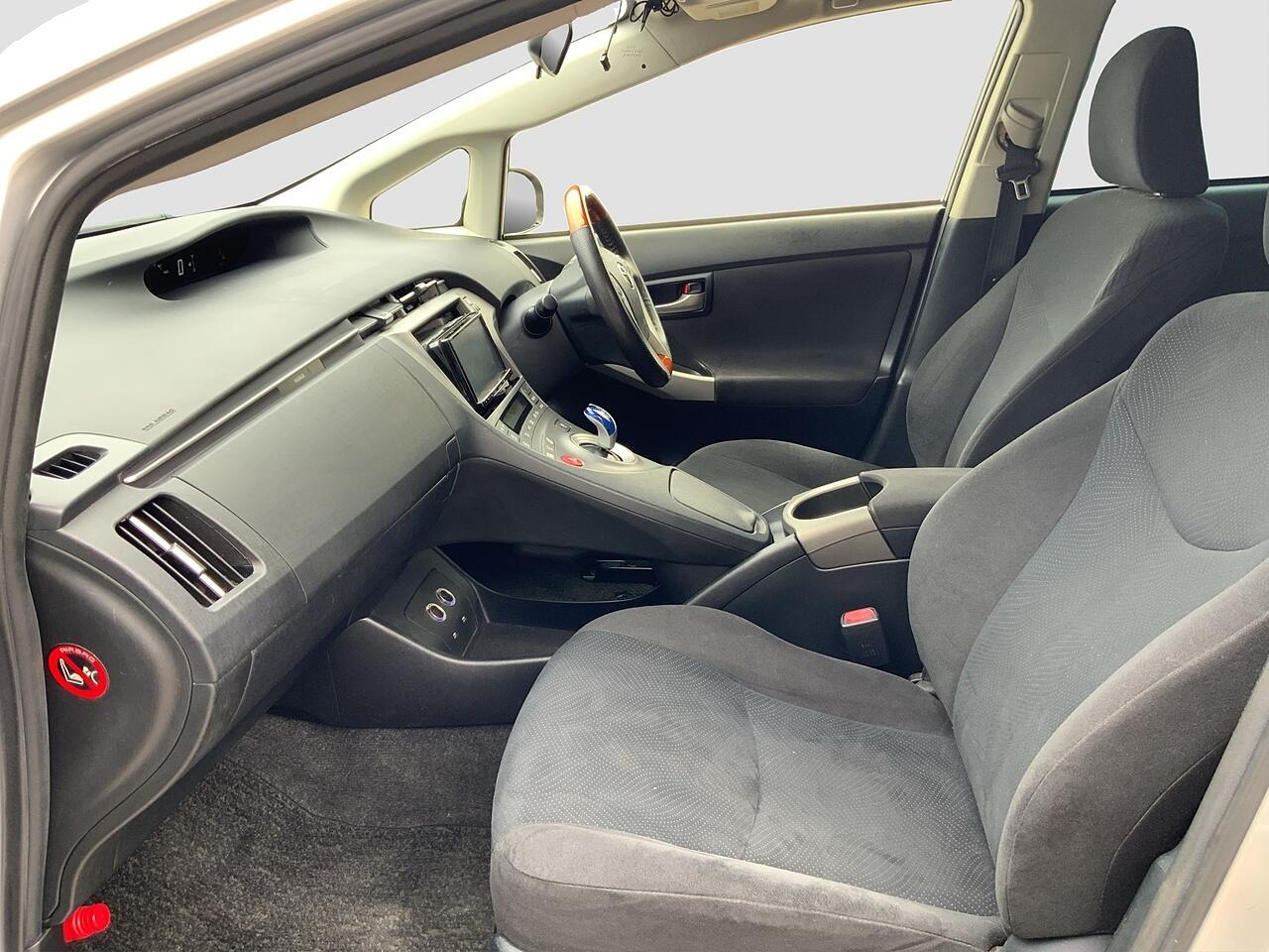 Toyota Prius view 13