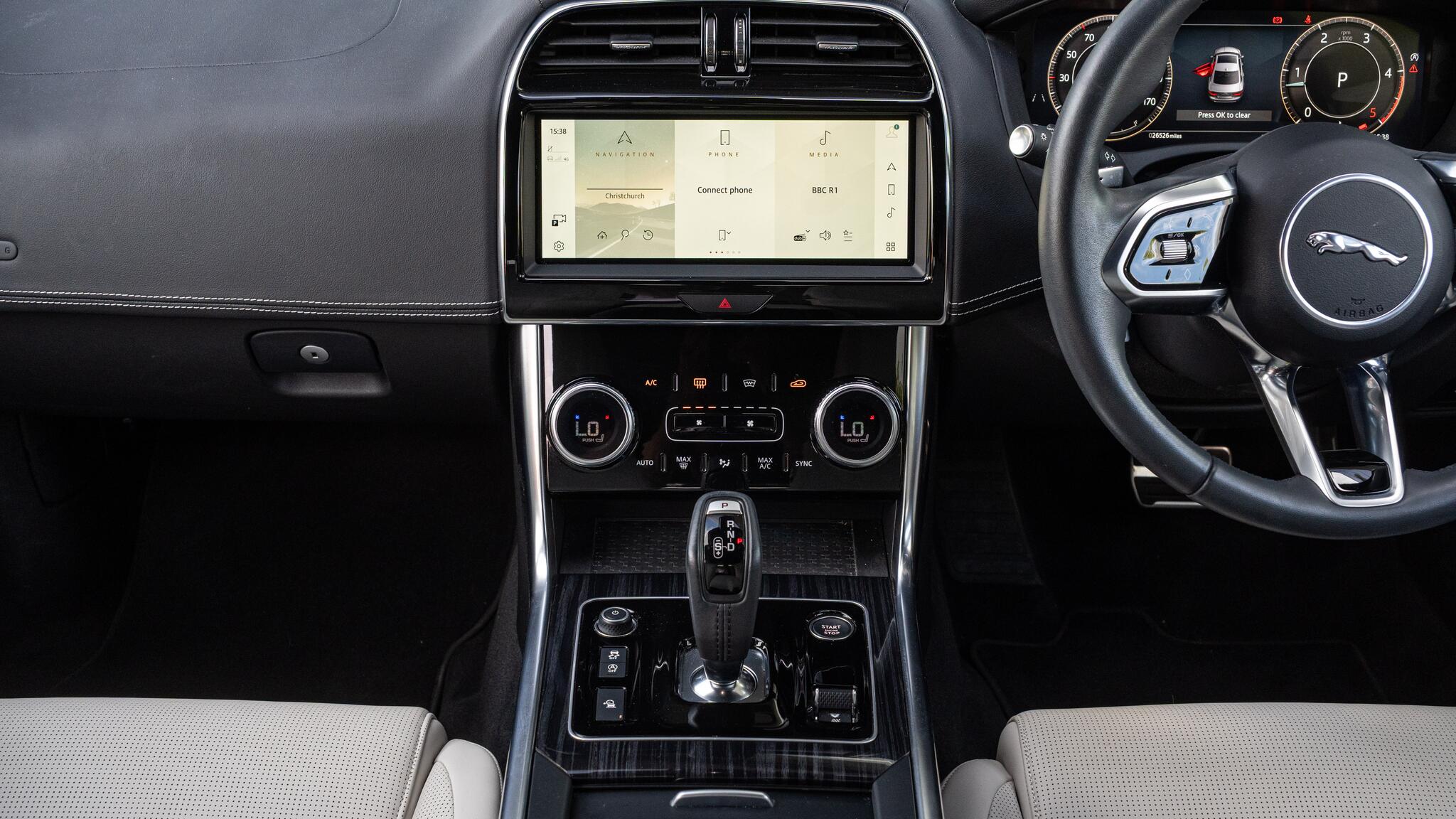 Jaguar Xe view 66
