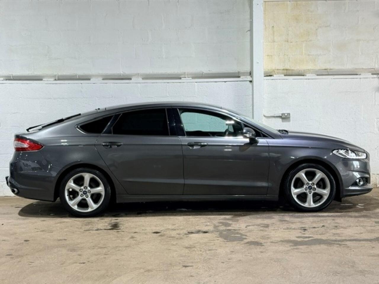 Ford Mondeo view 32