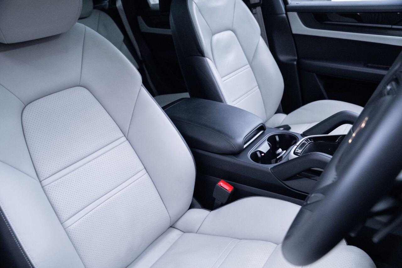 Porsche Cayenne view 17