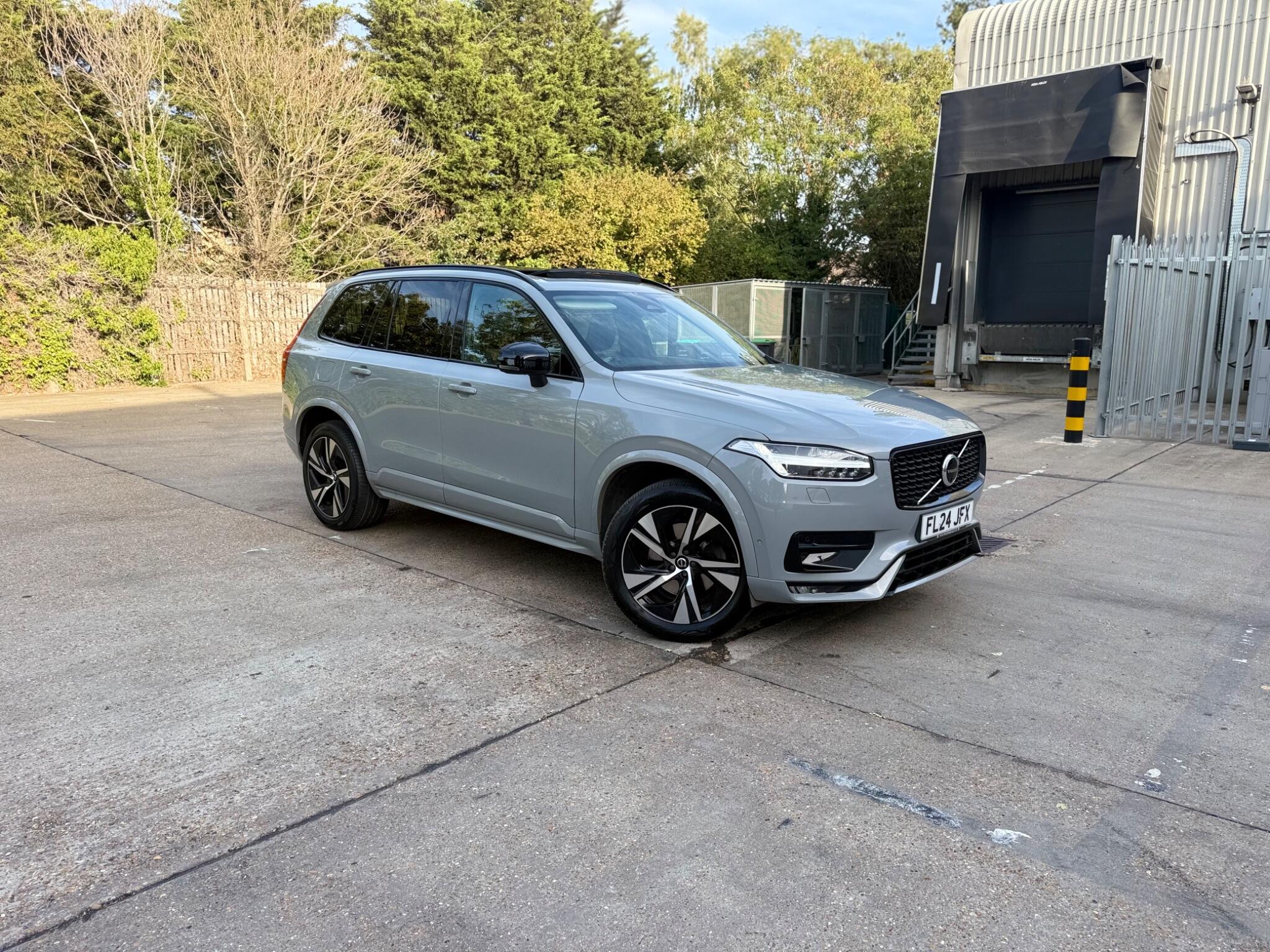 Volvo XC90 view 5