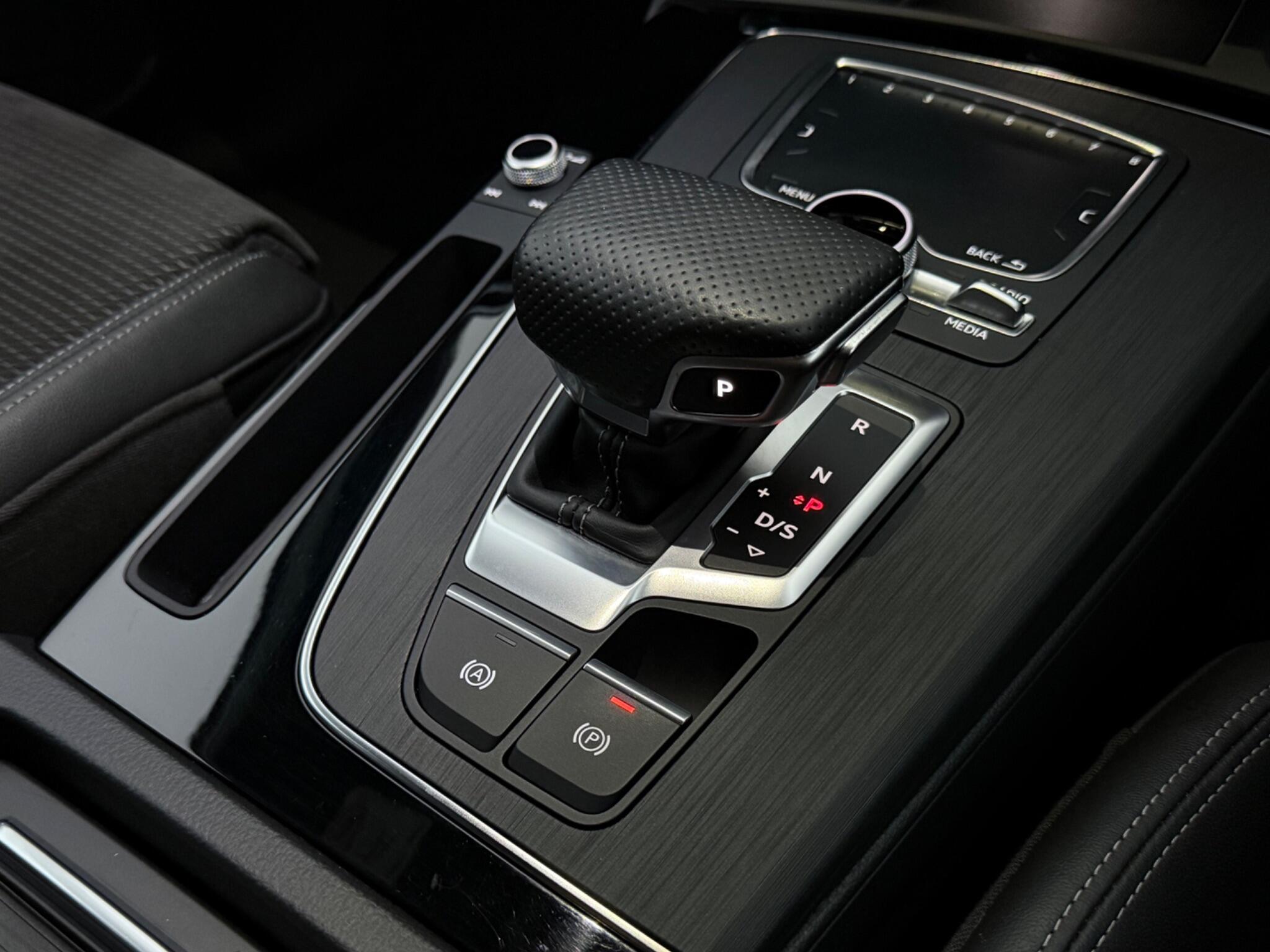 Audi Q5 view 22