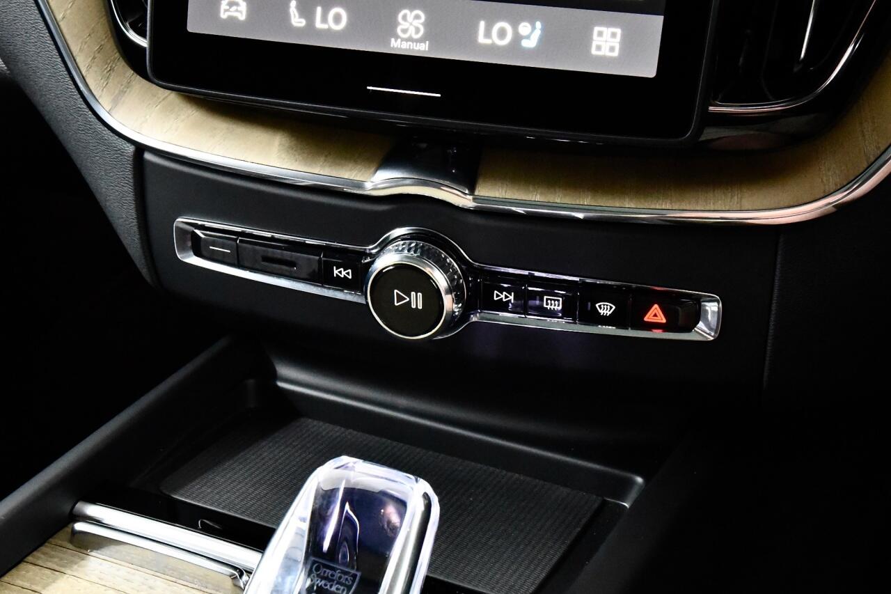 Volvo XC60 view 40