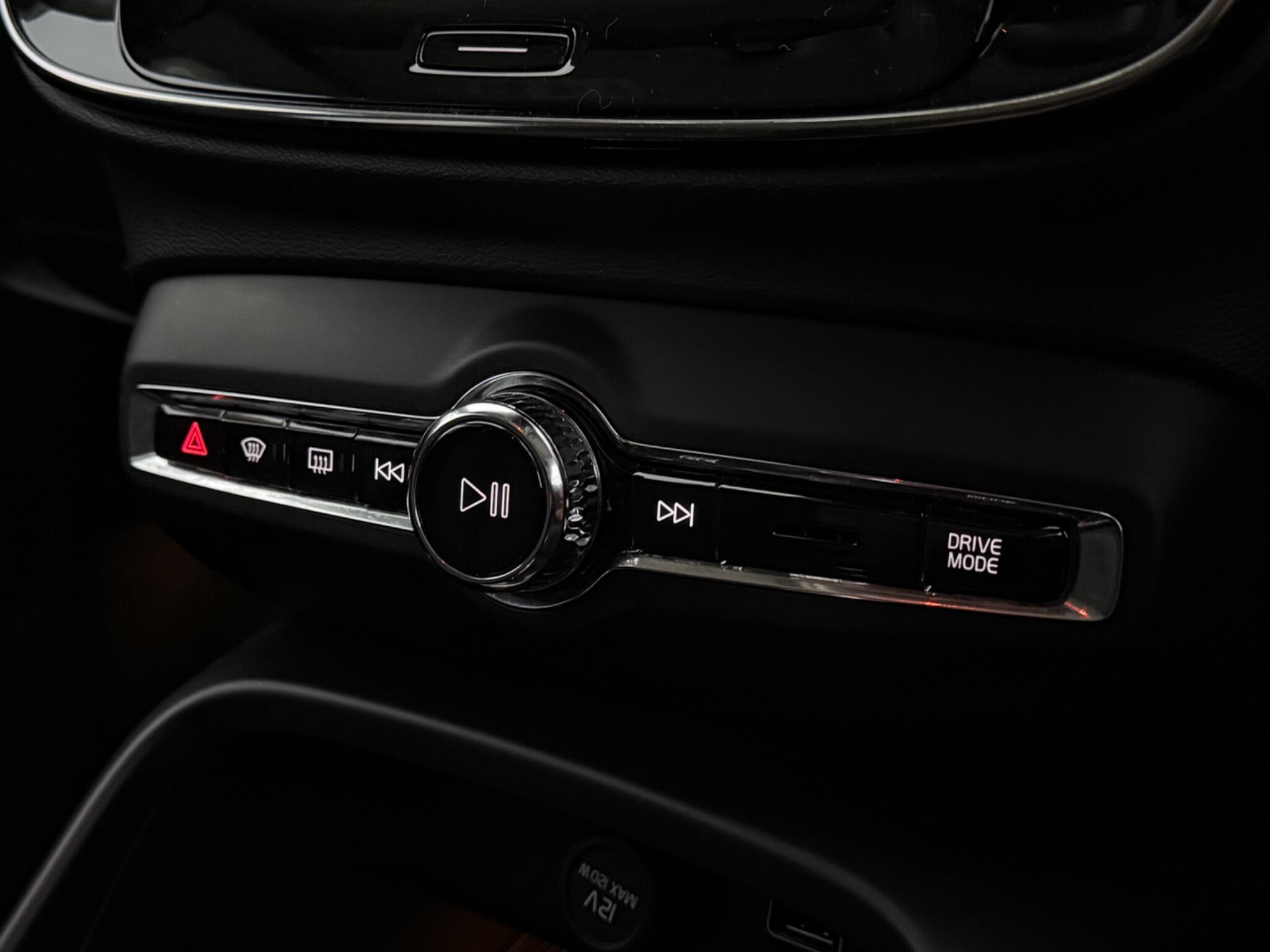 Volvo XC40 view 19