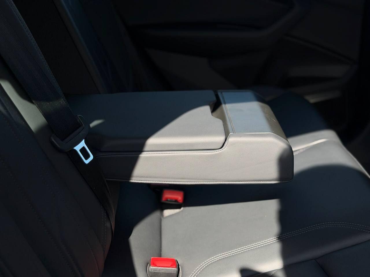 Audi E-Tron view 20