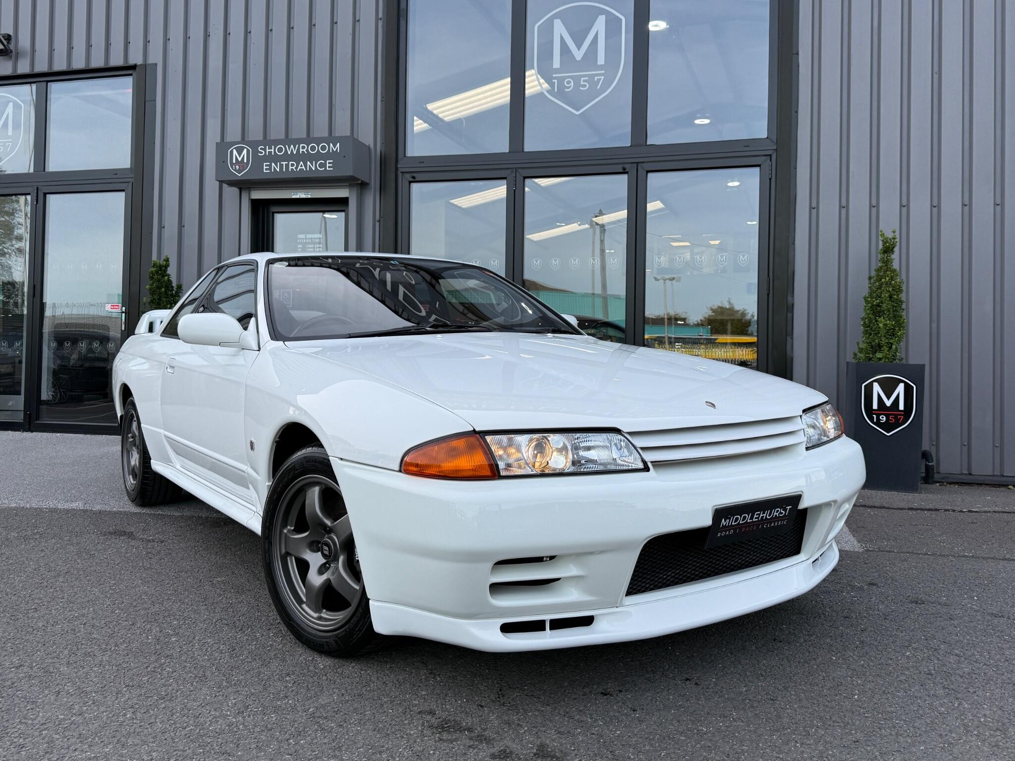 Nissan Skyline view 5