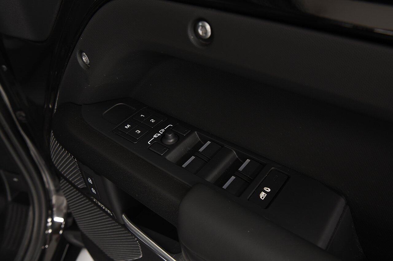 Land Rover Defender view 23