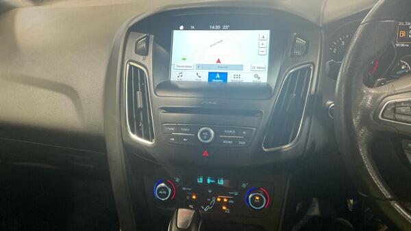 Ford Focus view 11