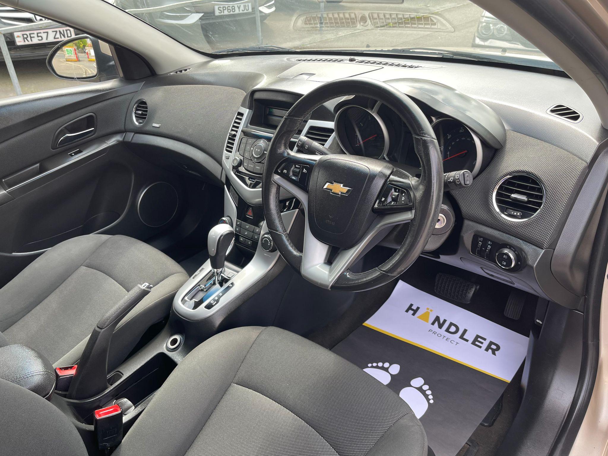 Chevrolet Cruze view 27