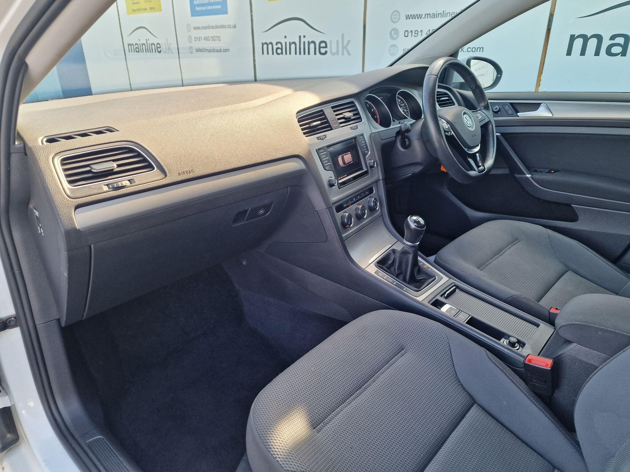 Volkswagen Golf view 22