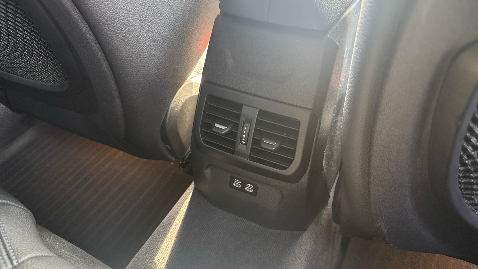 BMW 1 Series view 24