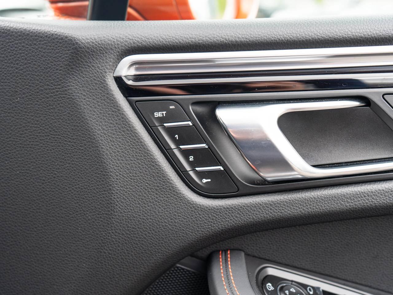 Porsche Macan view 24