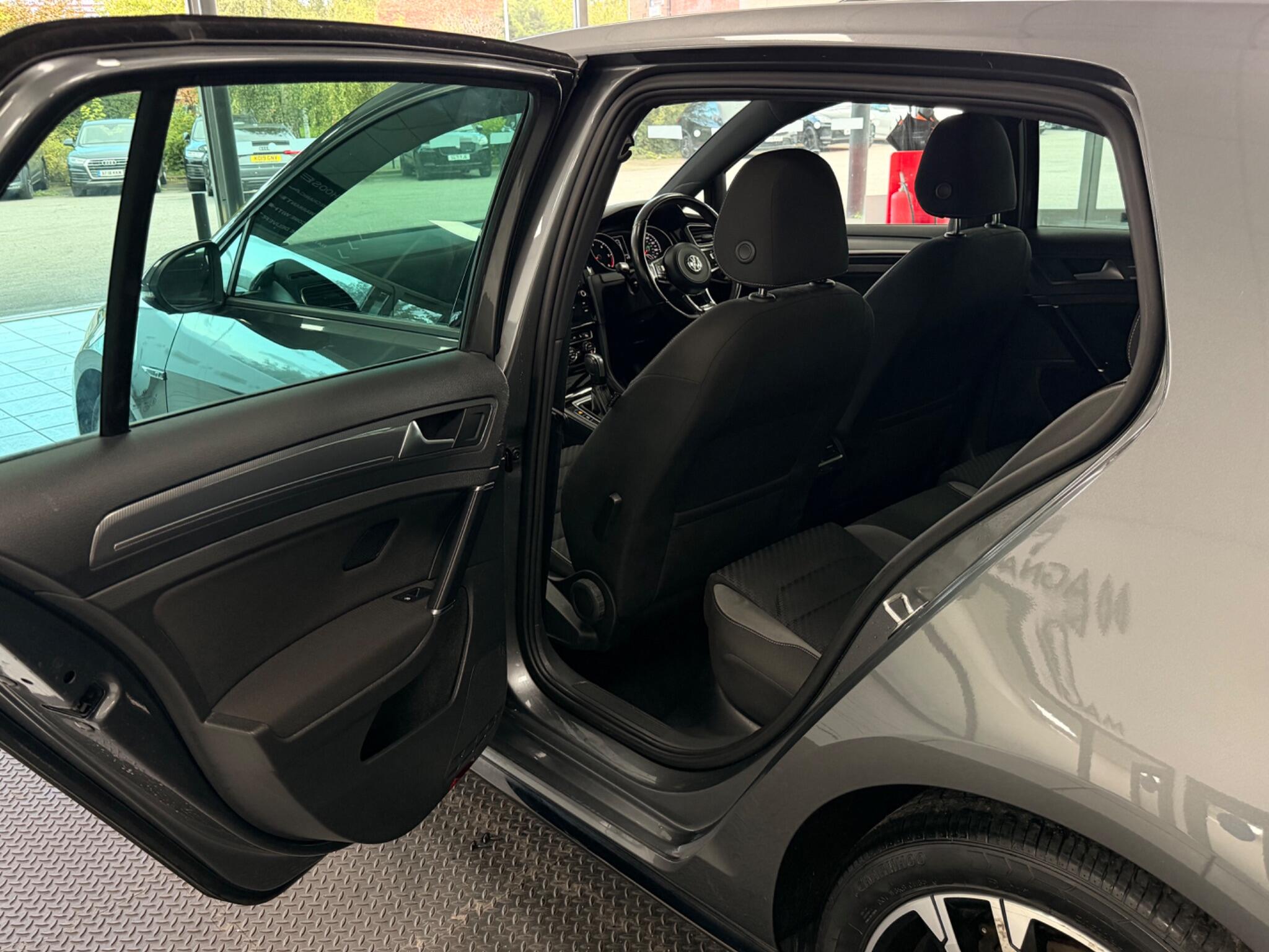 Volkswagen Golf view 25