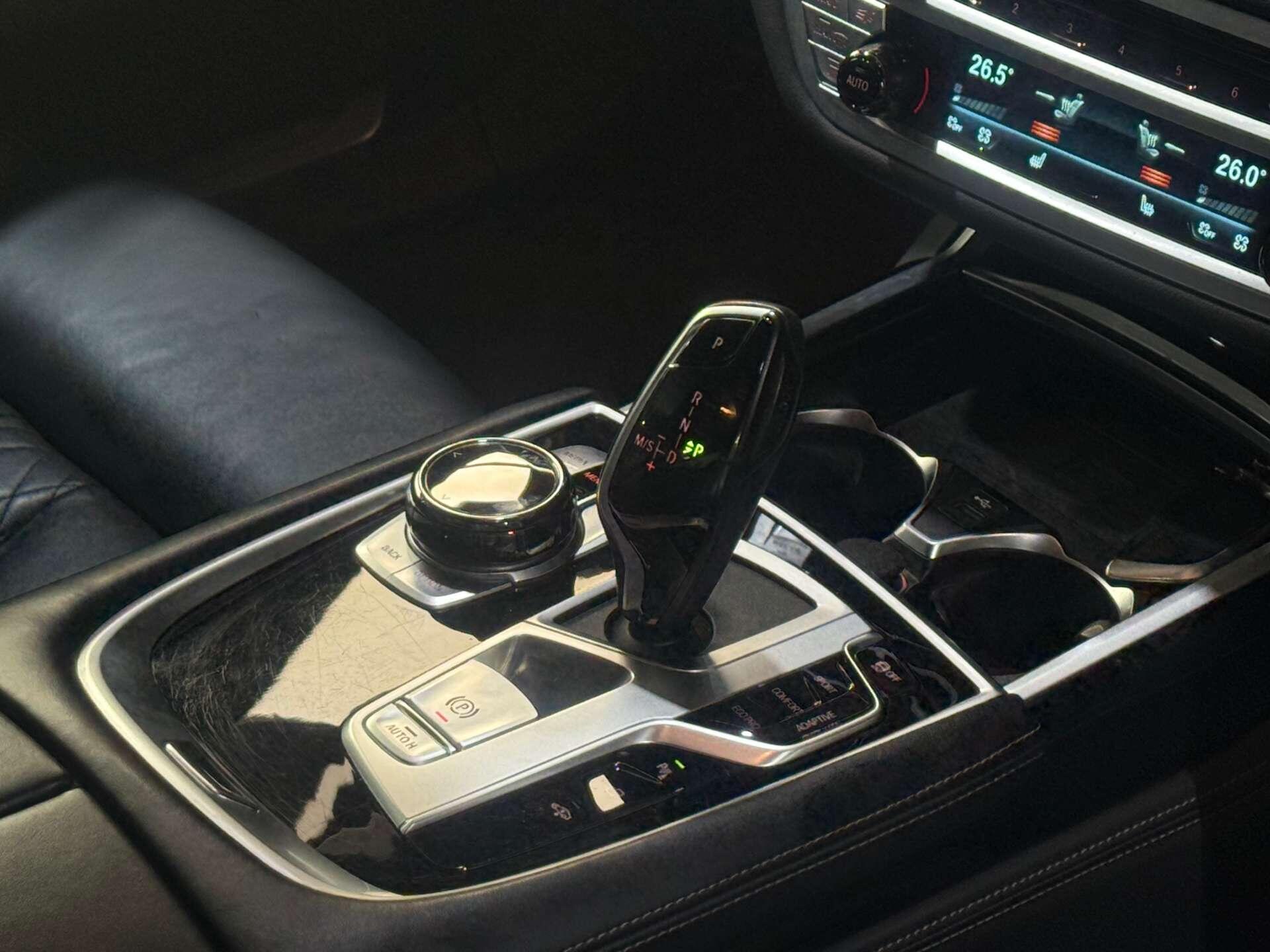 BMW 7 Series view 33