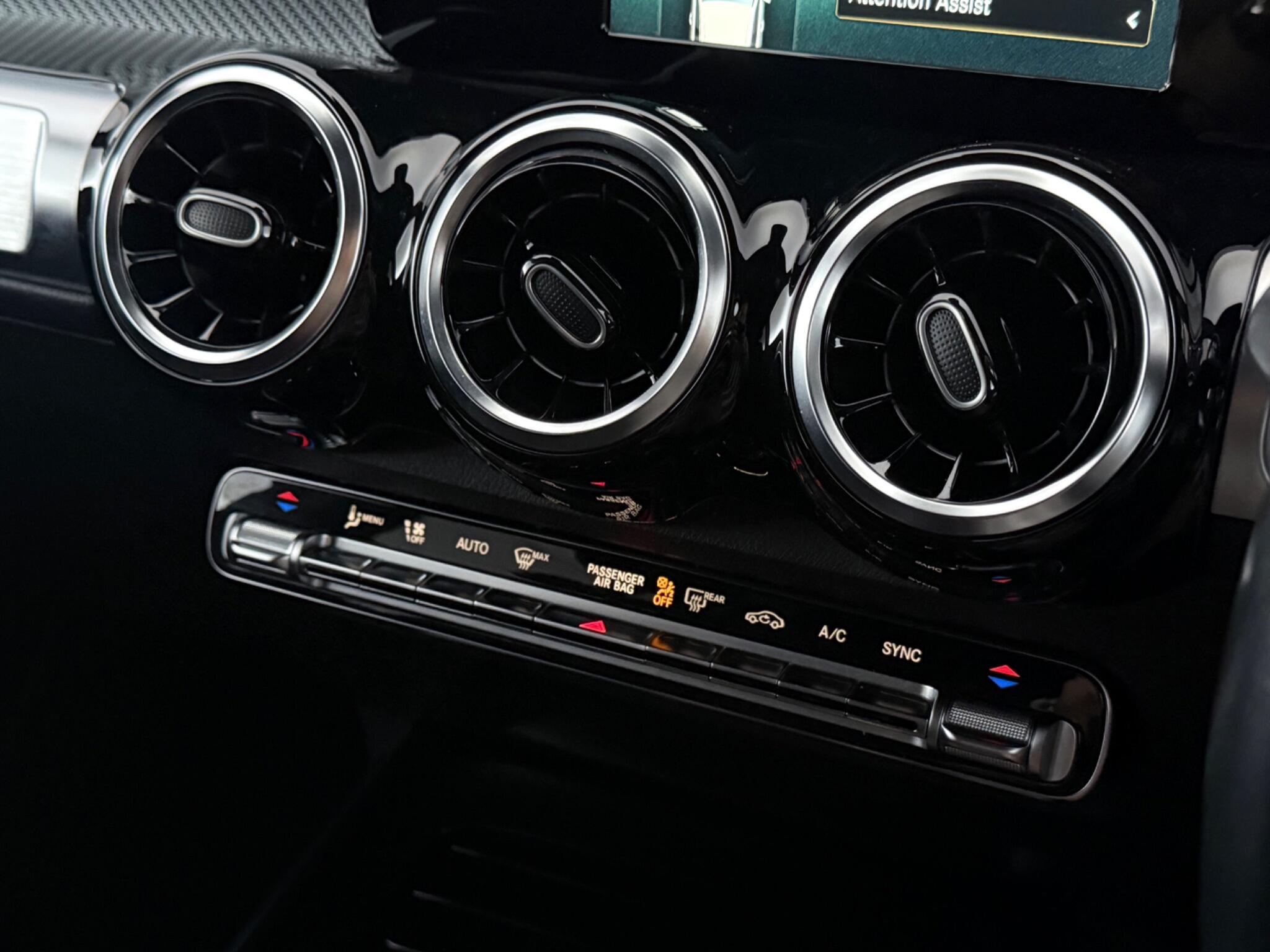 Mercedes-Benz GLB view 23