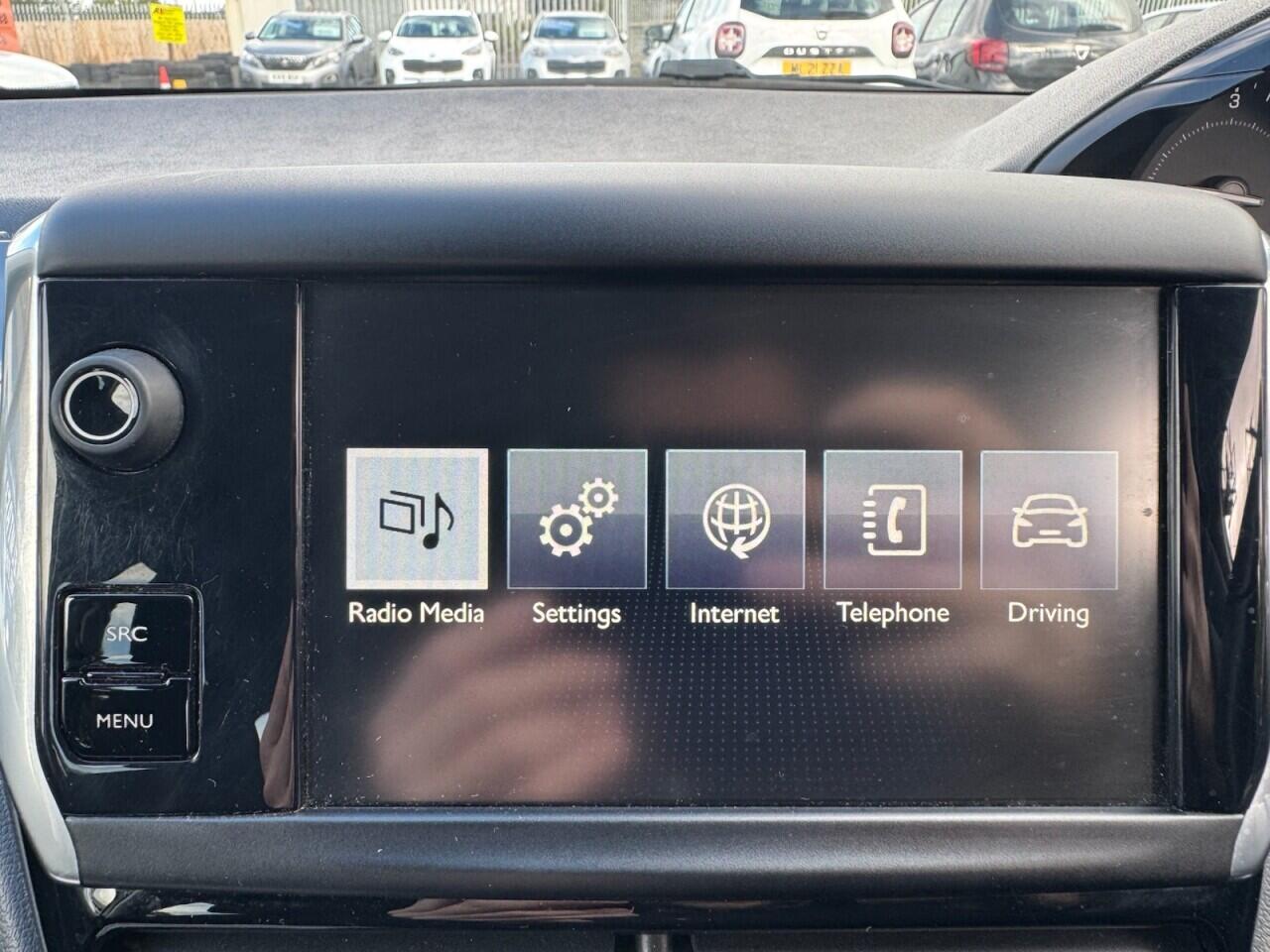 Peugeot 208 view 7