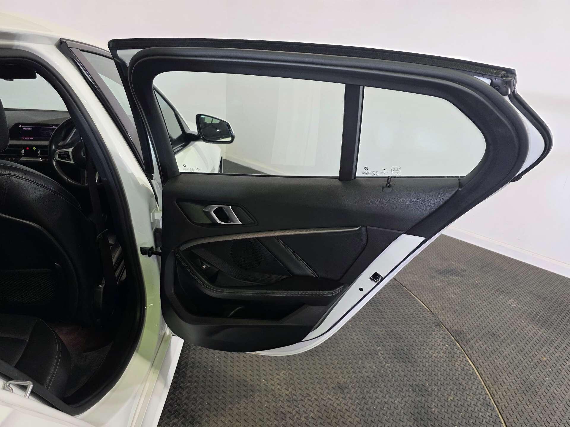 BMW 1 Series view 35