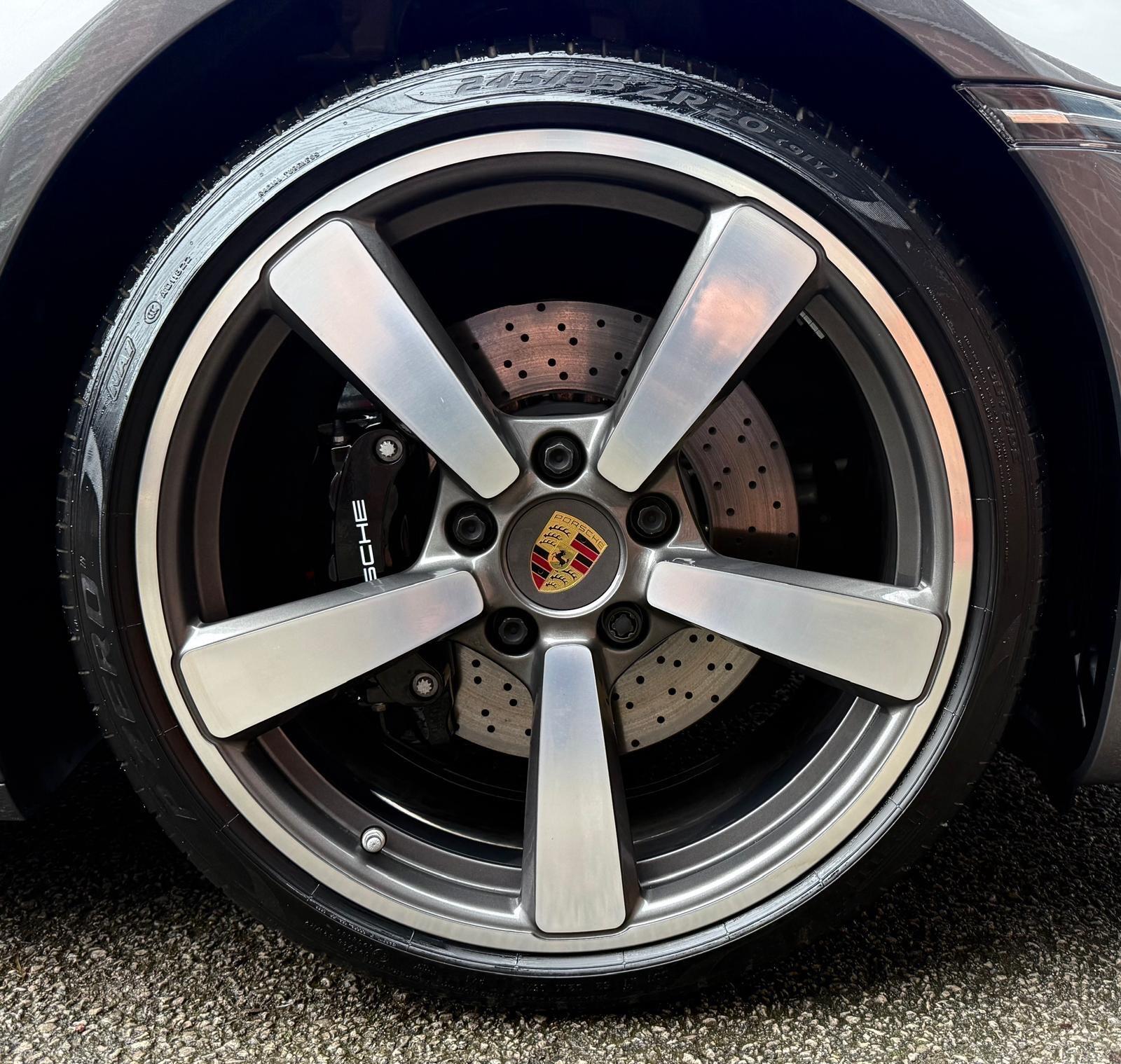 Porsche 911 view 12