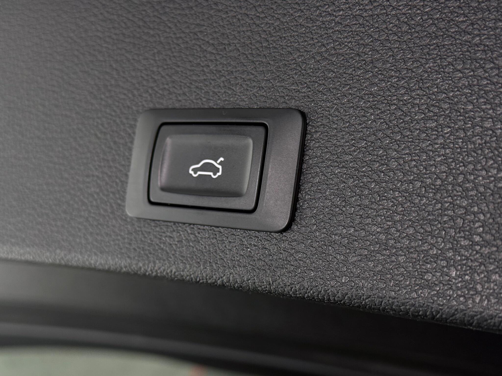 Audi Q2 view 13