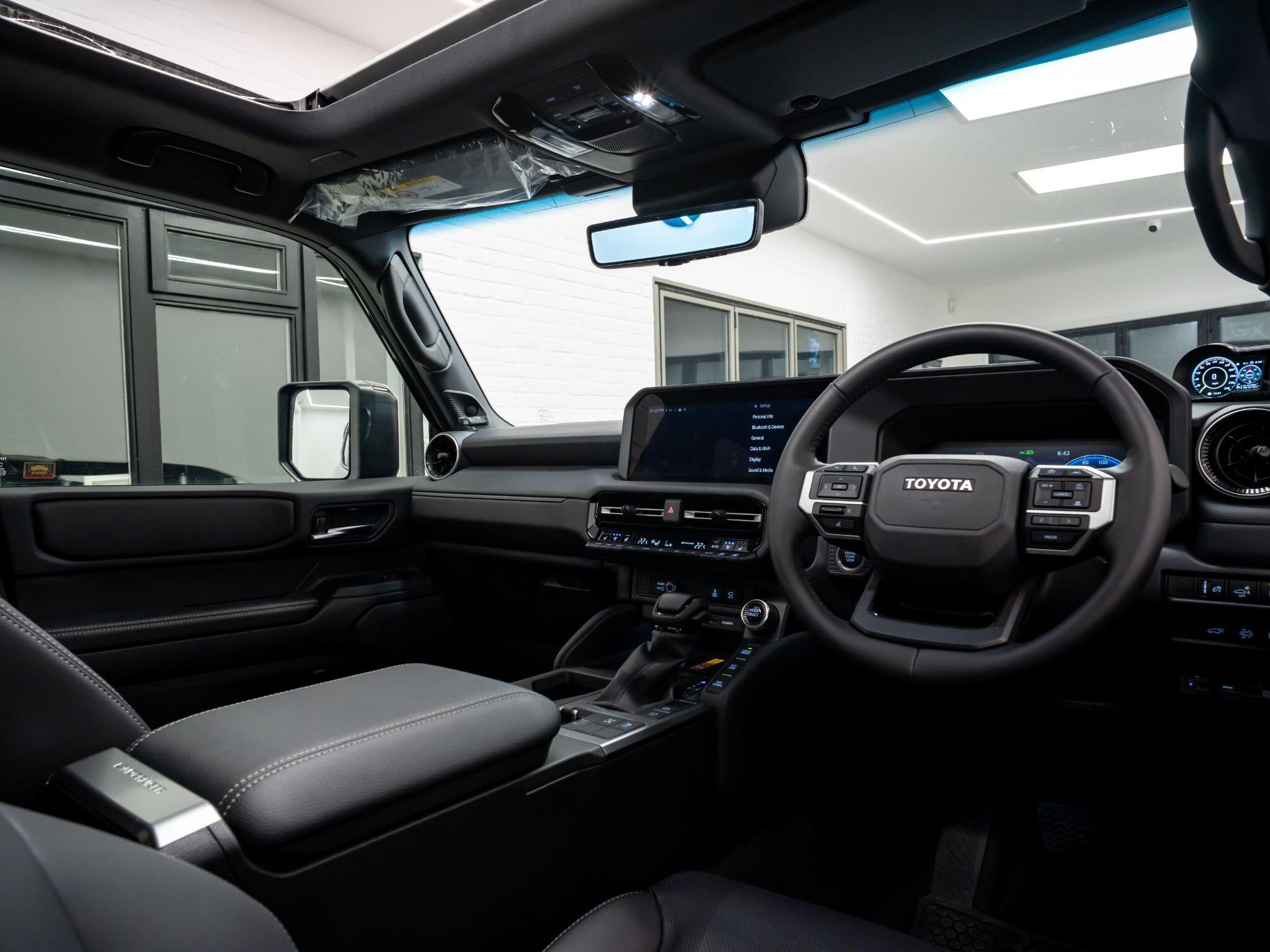 Toyota Land Cruiser view 7