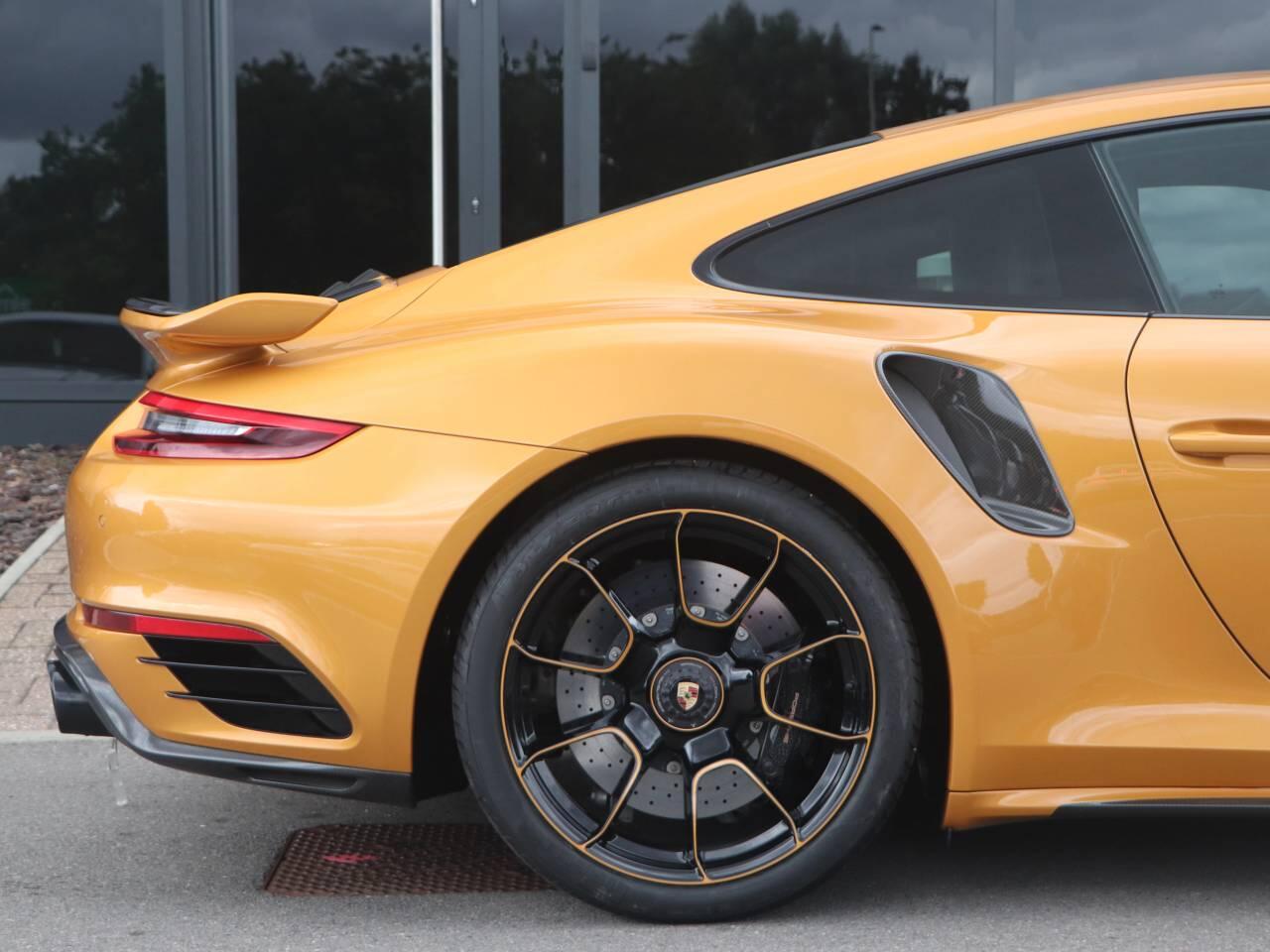 Porsche 911 view 12