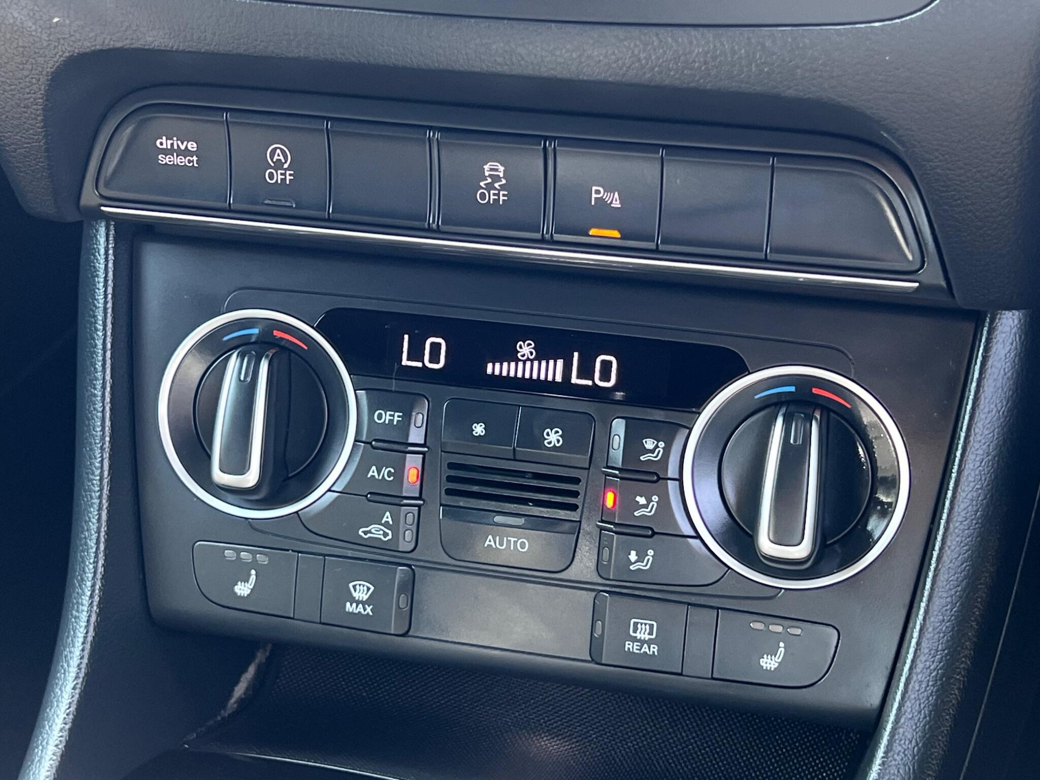 Audi Q3 view 26