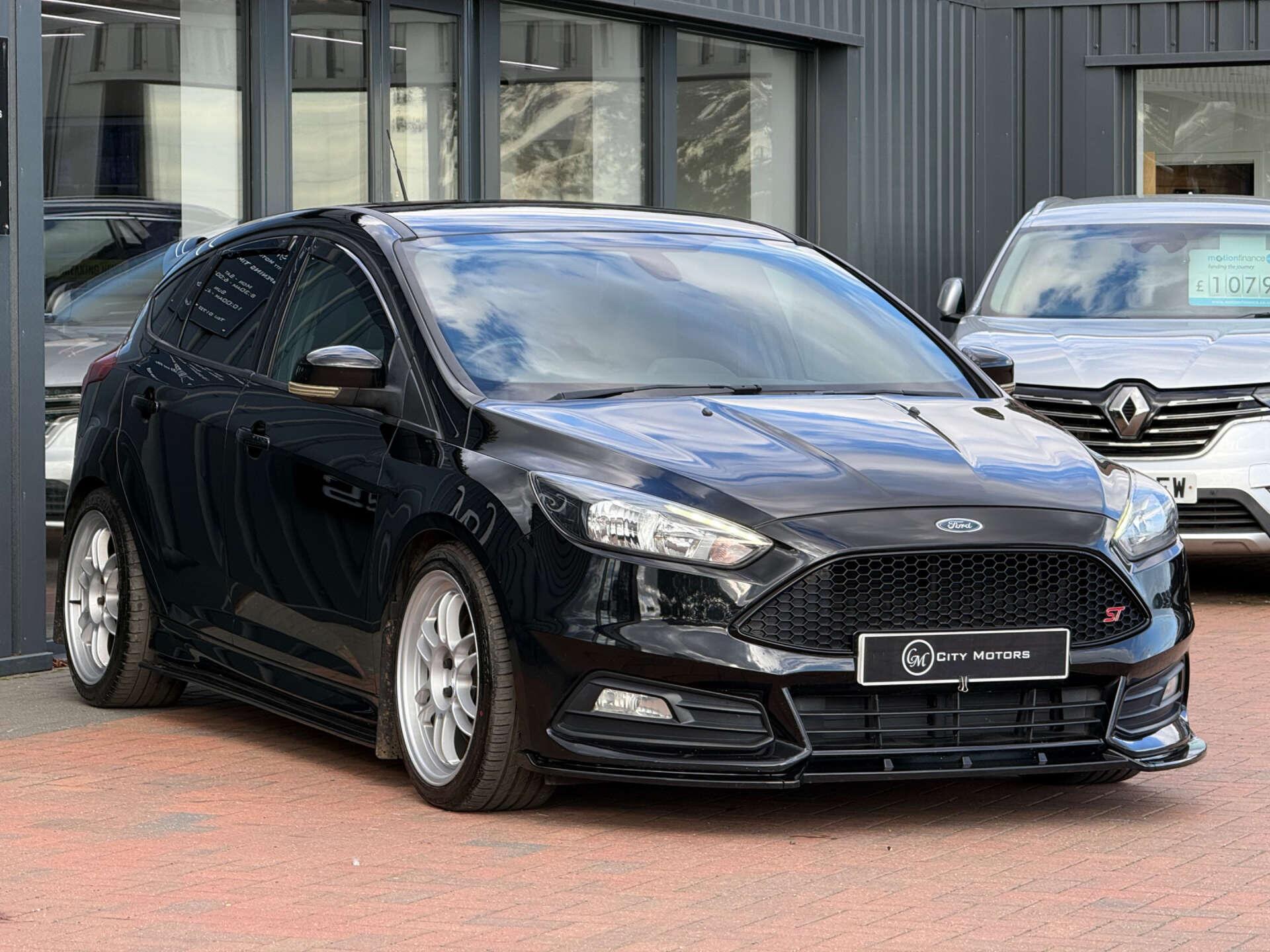 Ford Focus view 12