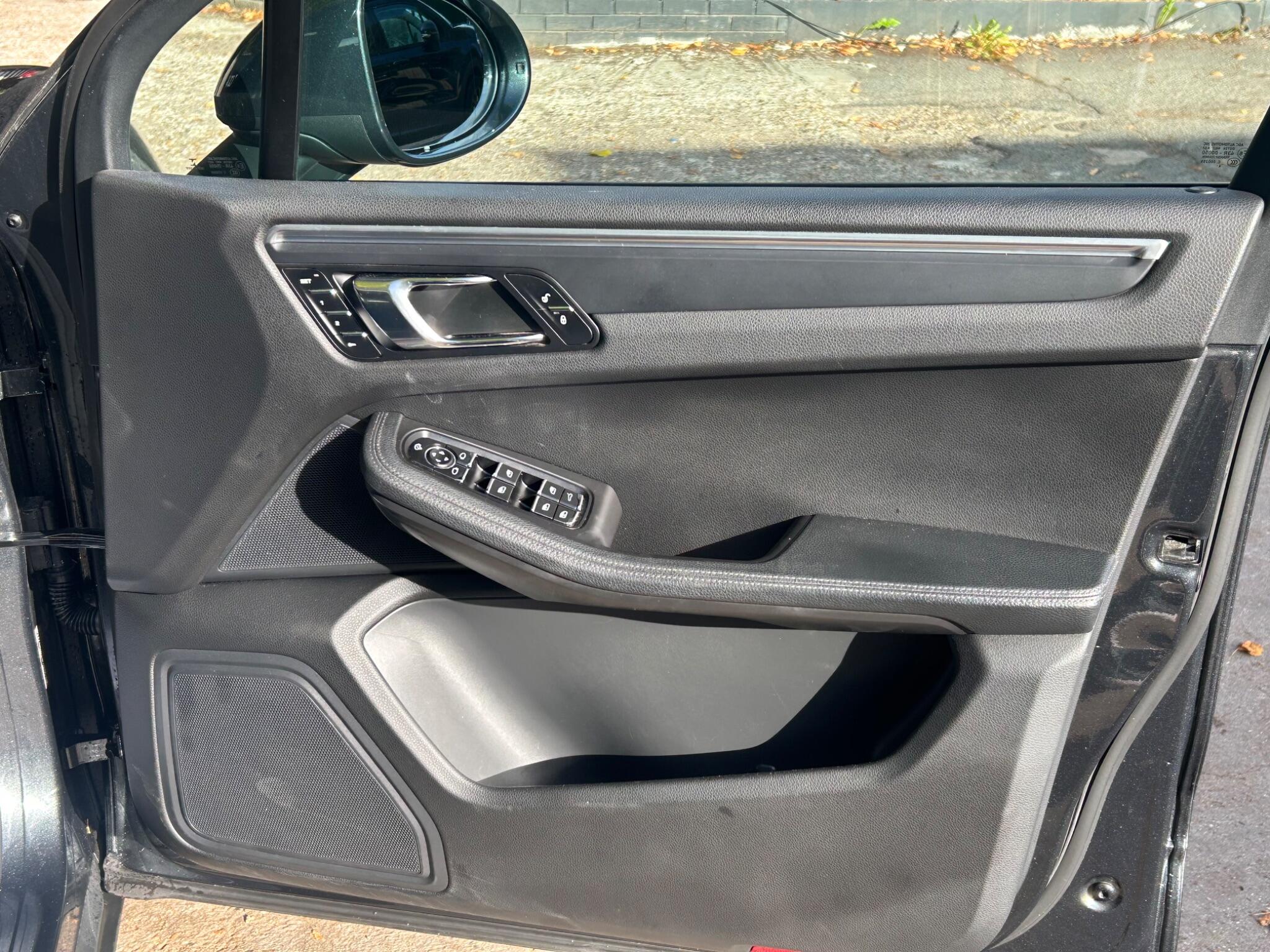 Porsche Macan view 39