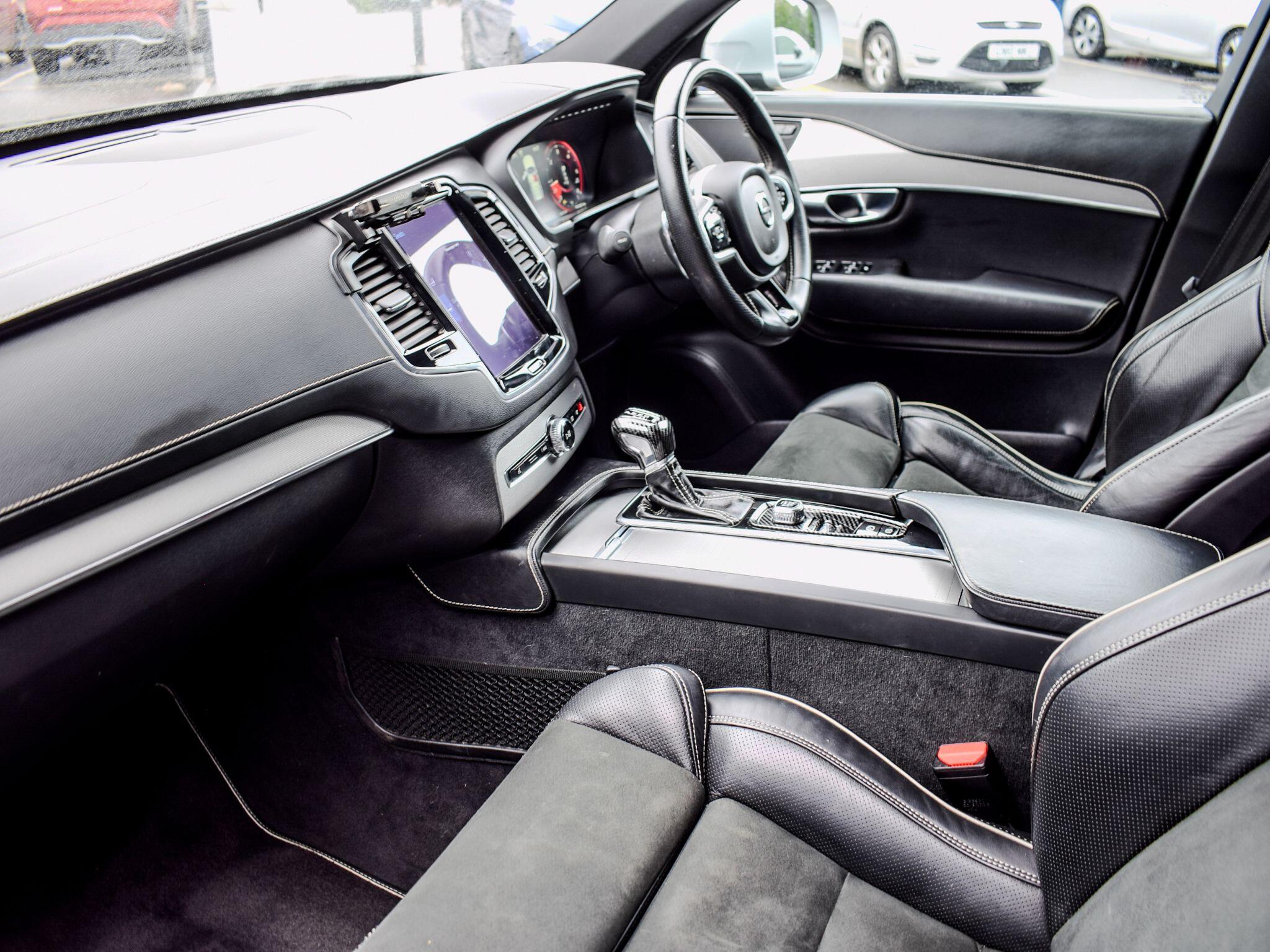 Volvo XC90 view 13