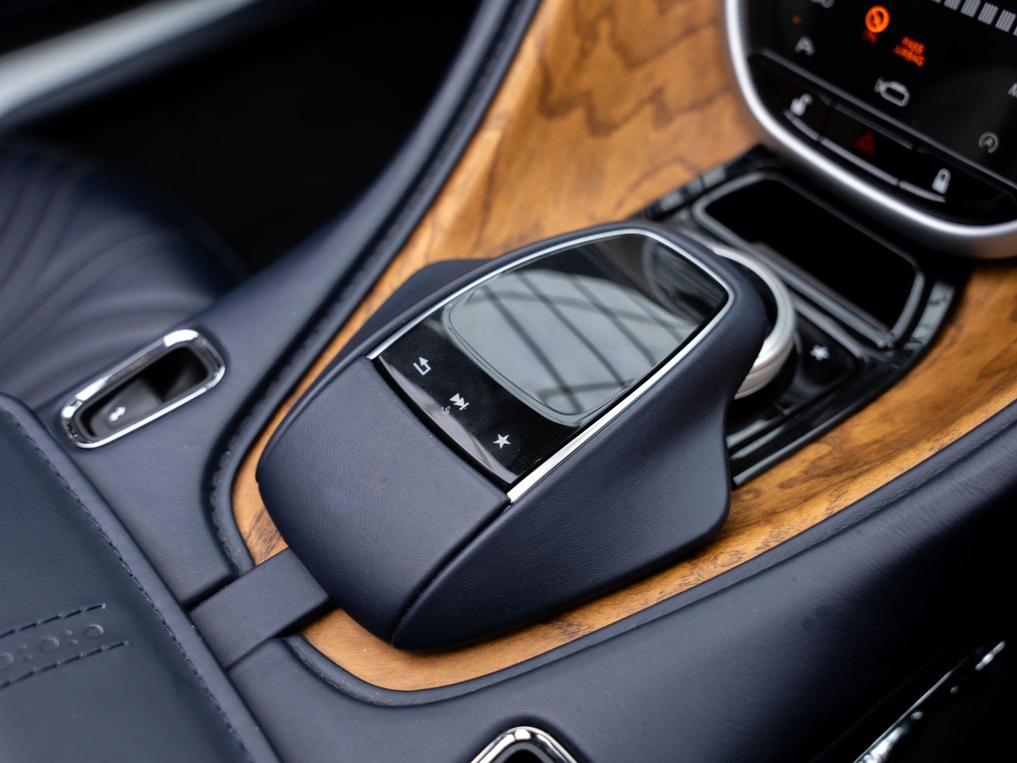 Aston Martin DB11 view 31