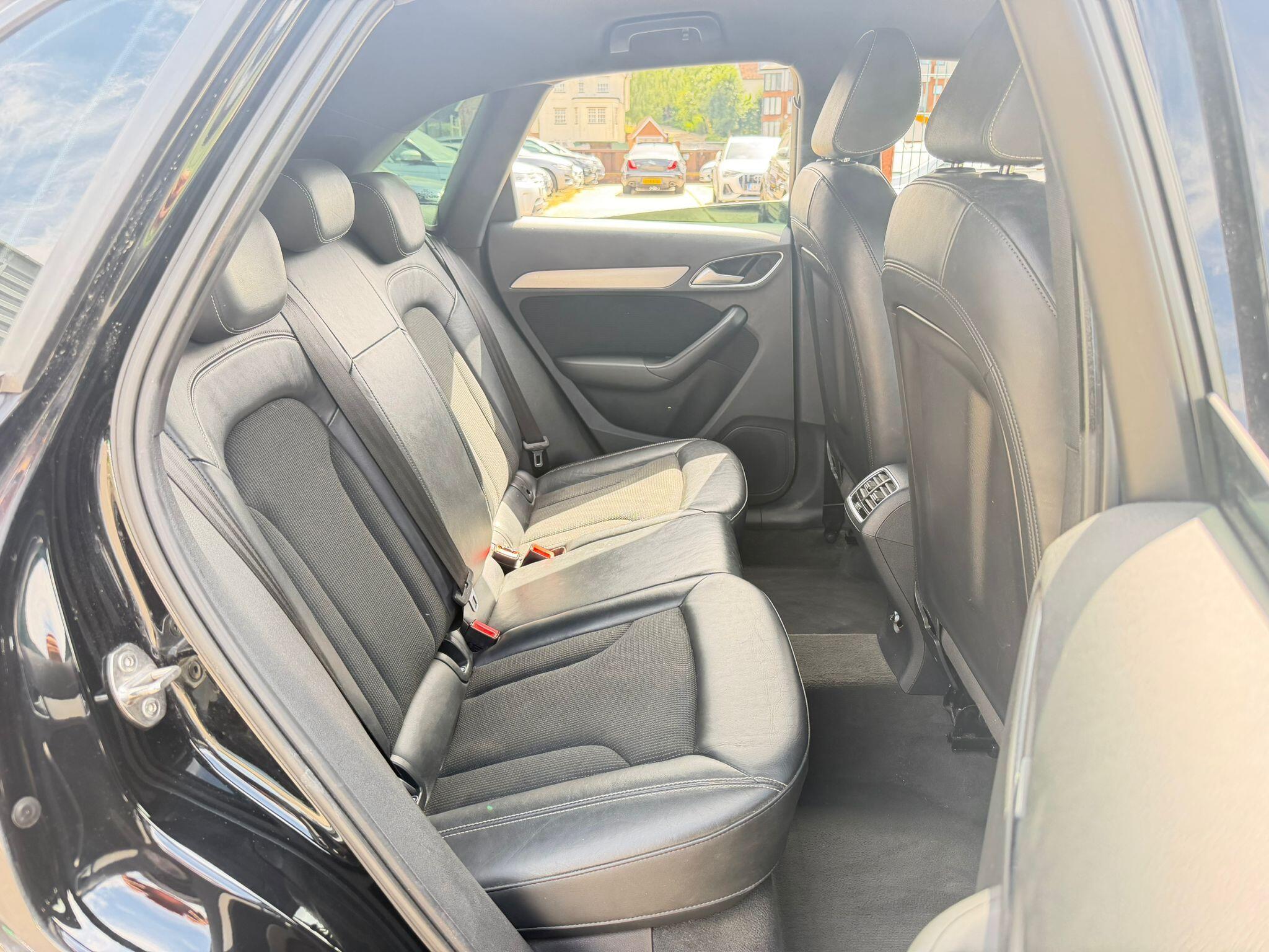 Audi Q3 view 12