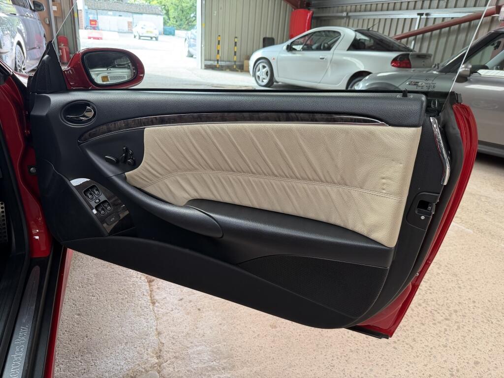 Mercedes-Benz CLK view 18