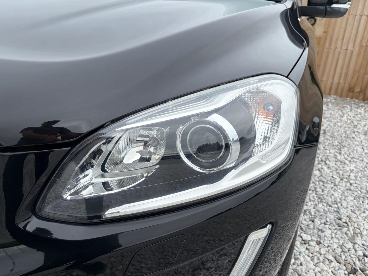 Volvo XC60 view 8