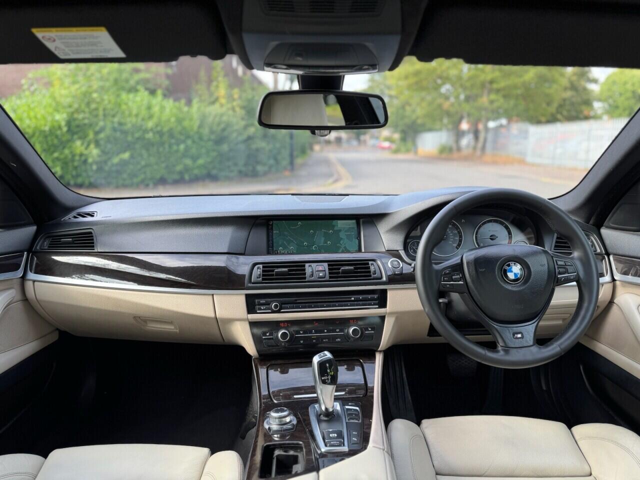 BMW 5 Series view 9