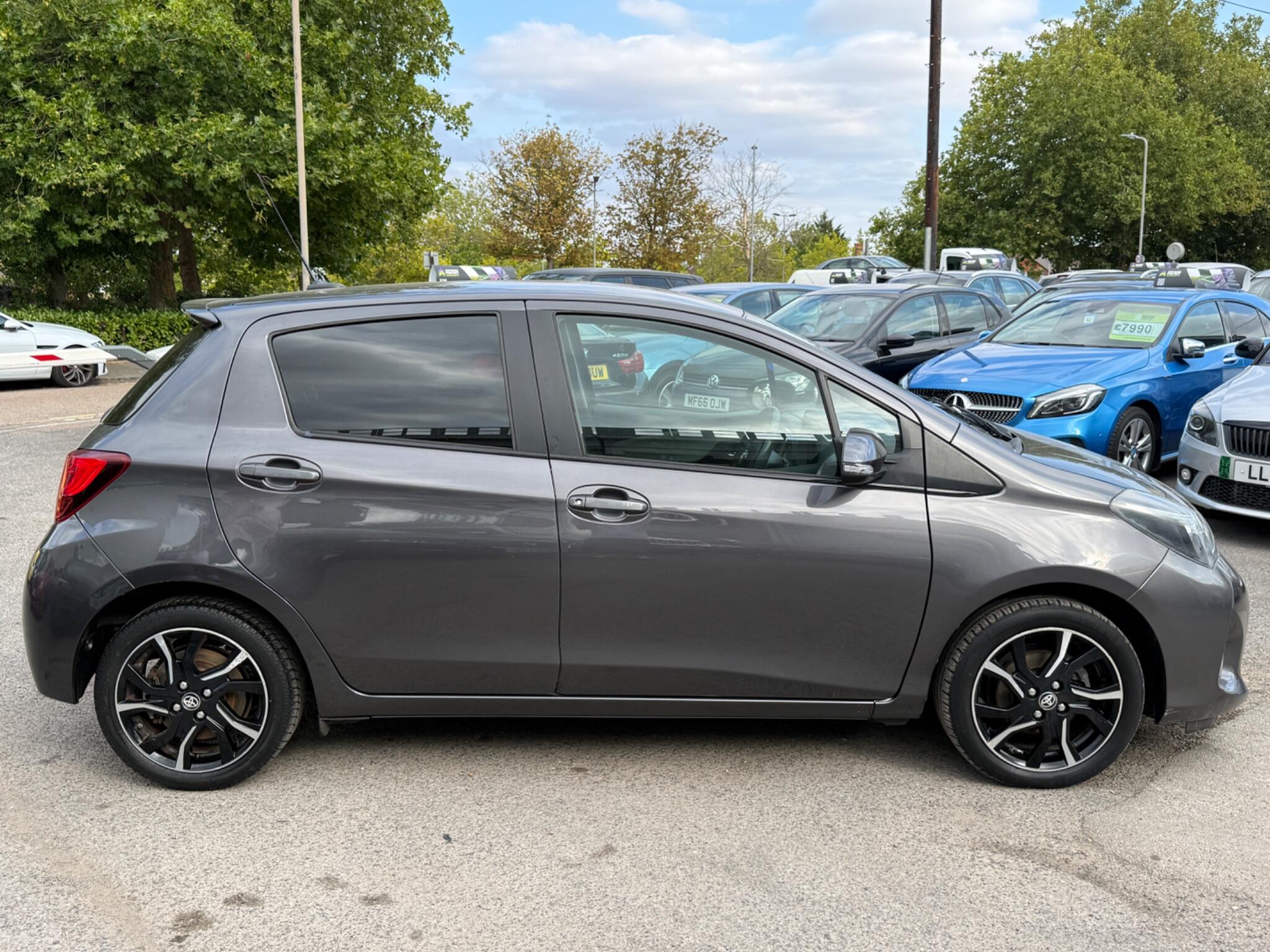 Toyota Yaris - Image 19