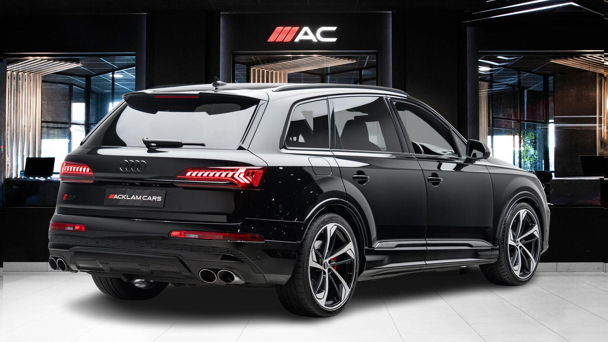 Audi SQ7 view 4