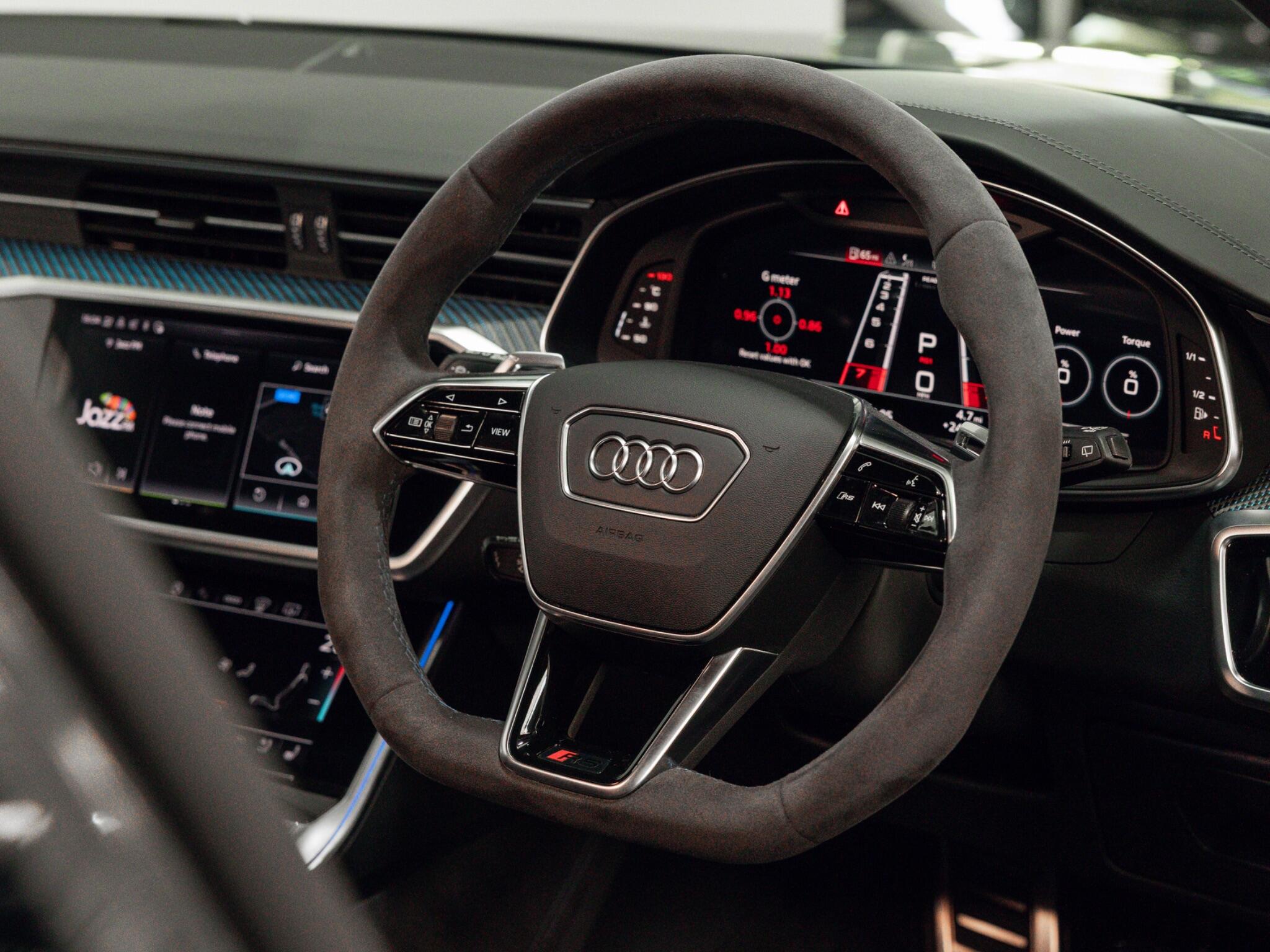 Audi RS6 Avant view 27