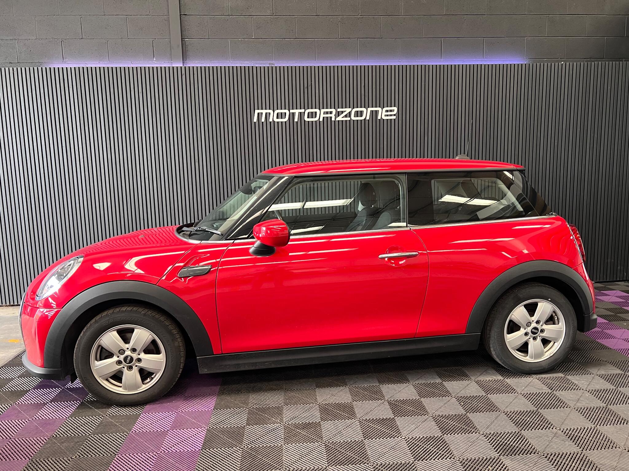 Mini Hatch view 12