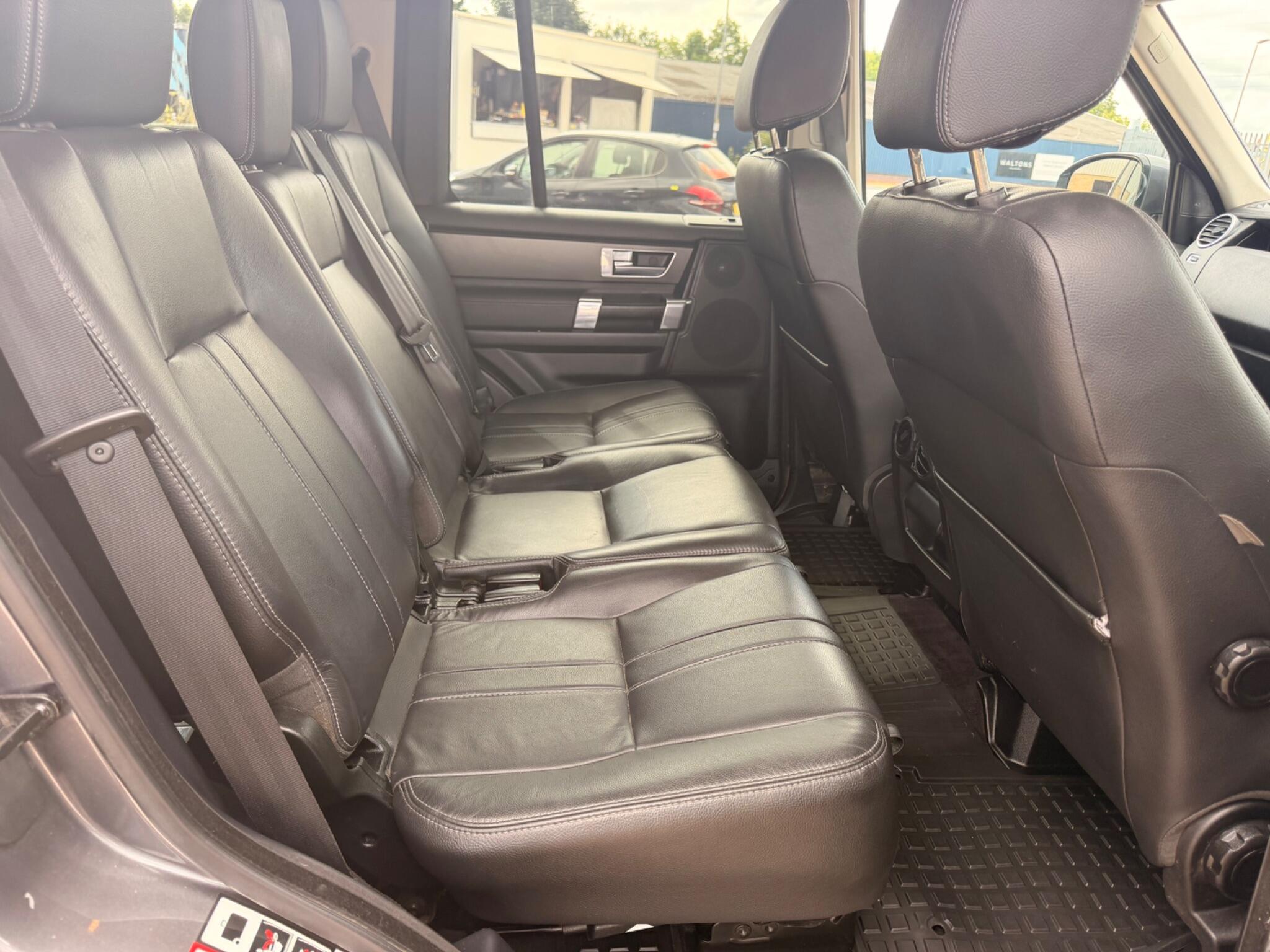 Land Rover Discovery view 29