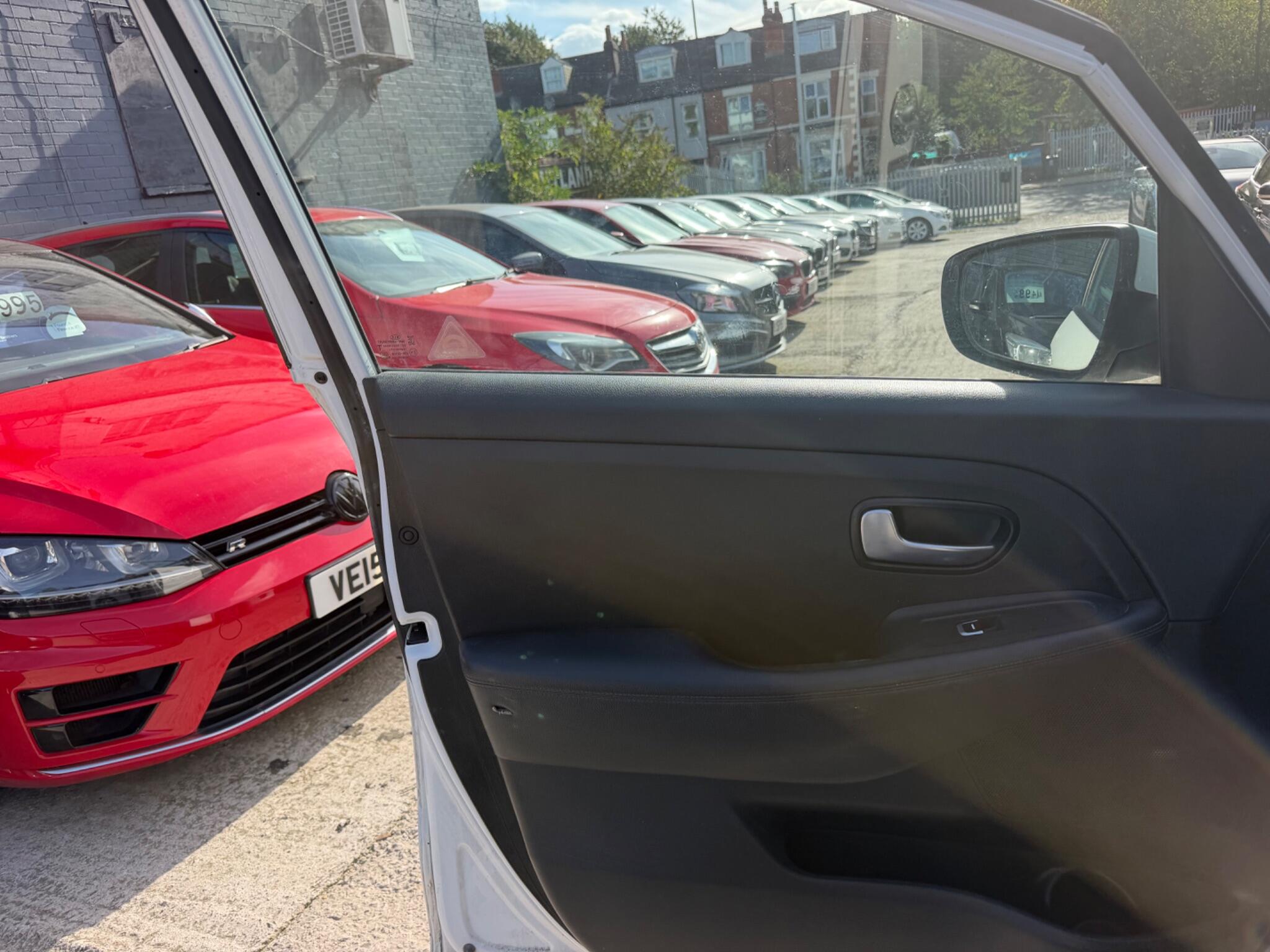 Kia Carens view 14
