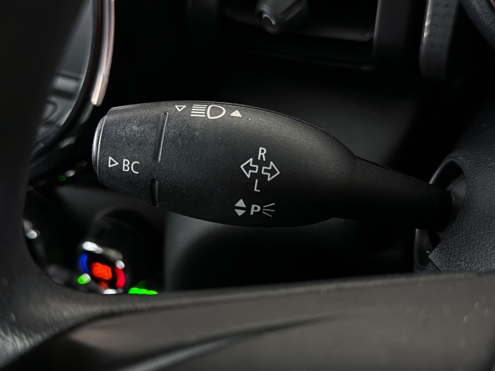 Mini Hatch view 17