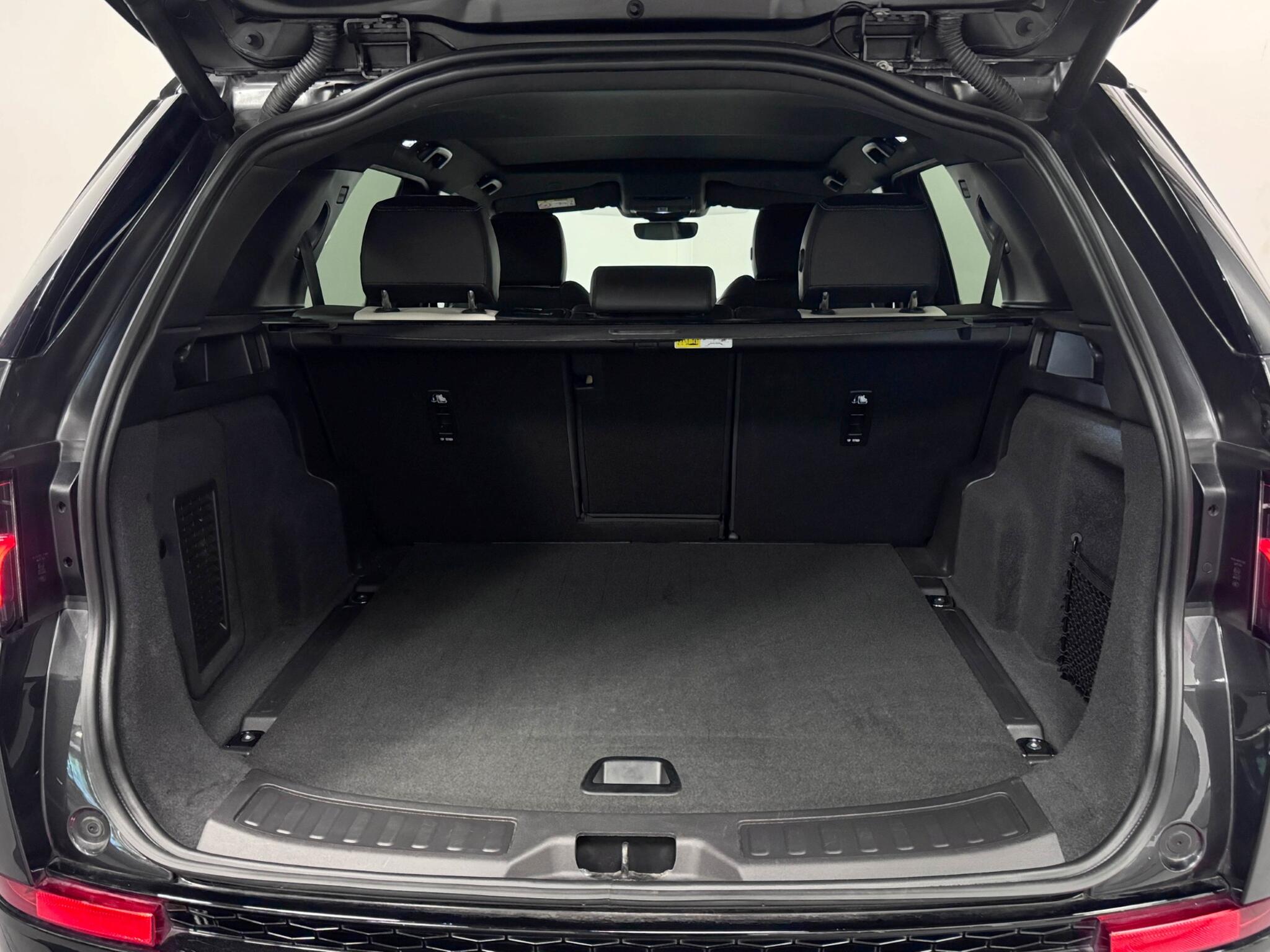 Land Rover Discovery Sport view 7