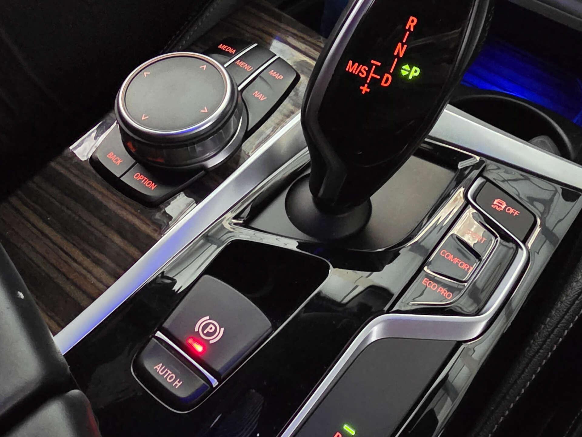 BMW 5 Series view 26