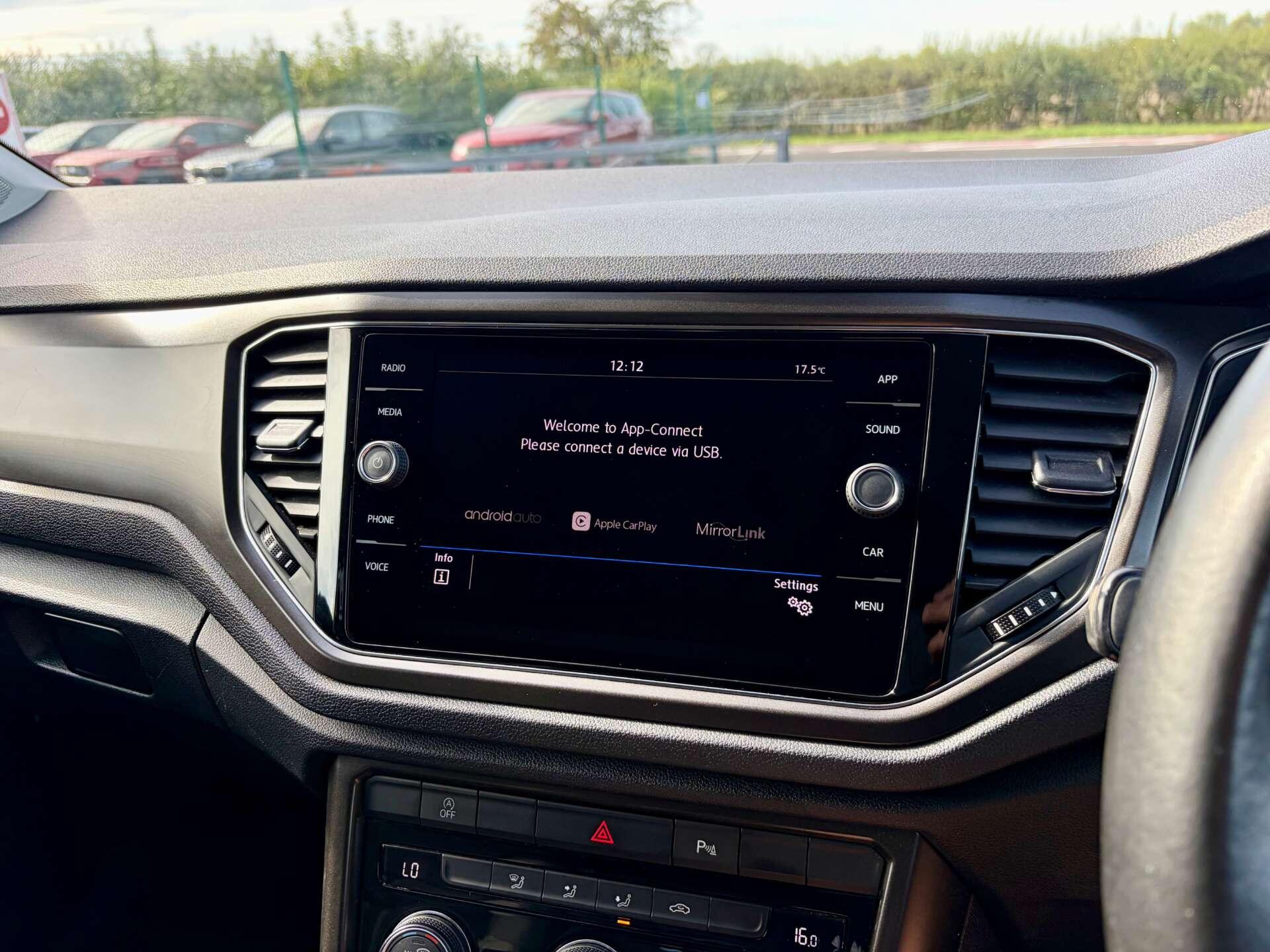 Volkswagen T-Roc view 50