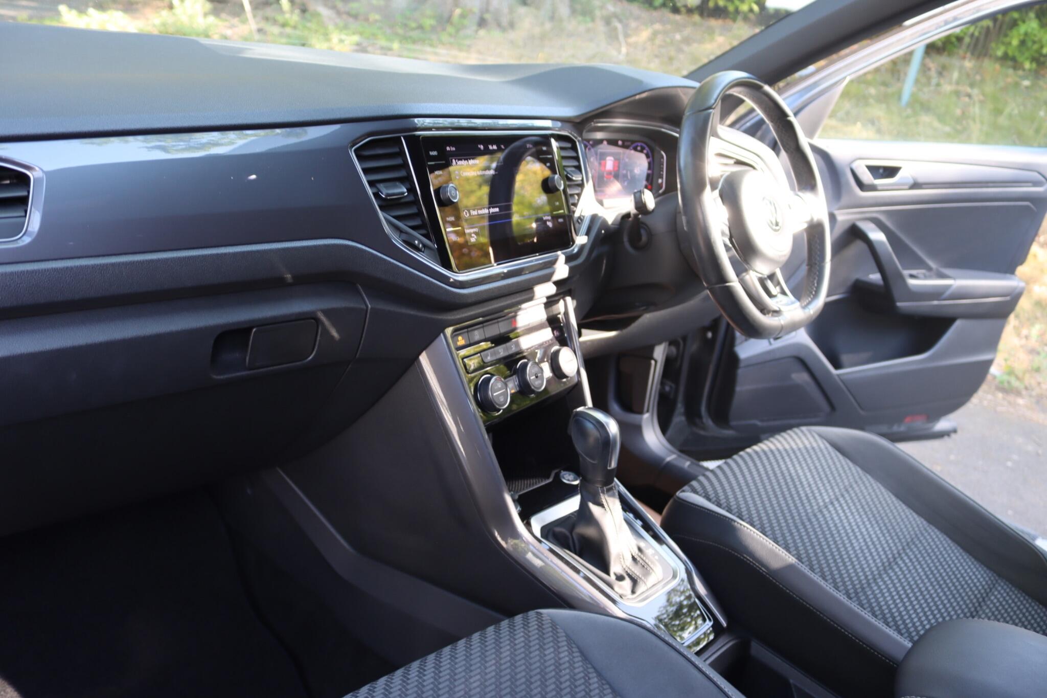 Volkswagen T-Roc view 5