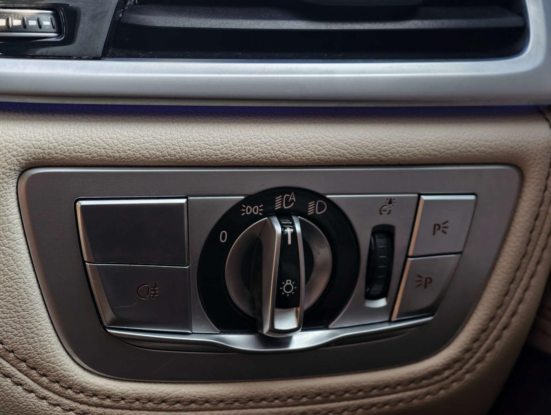 BMW 7 Series view 28