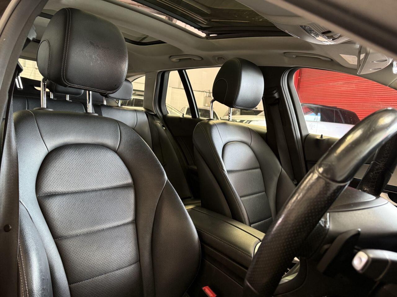Mercedes-Benz C-Class view 32