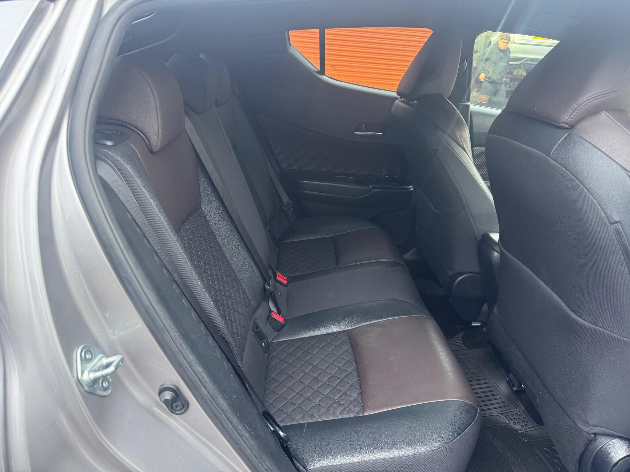 Toyota C-HR view 11